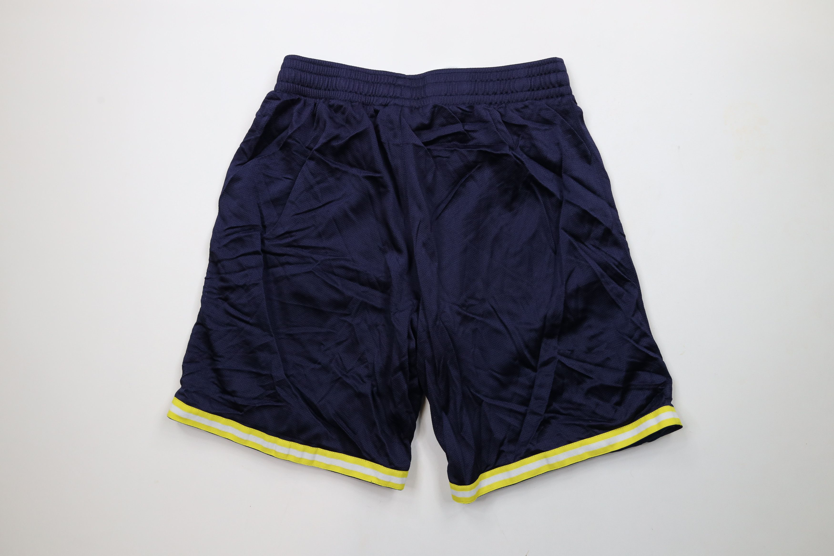 Adidas × Vintage Retro Adidas University of Michigan Basketball Shorts Size US 36 / EU 52 - 9 Thumbnail