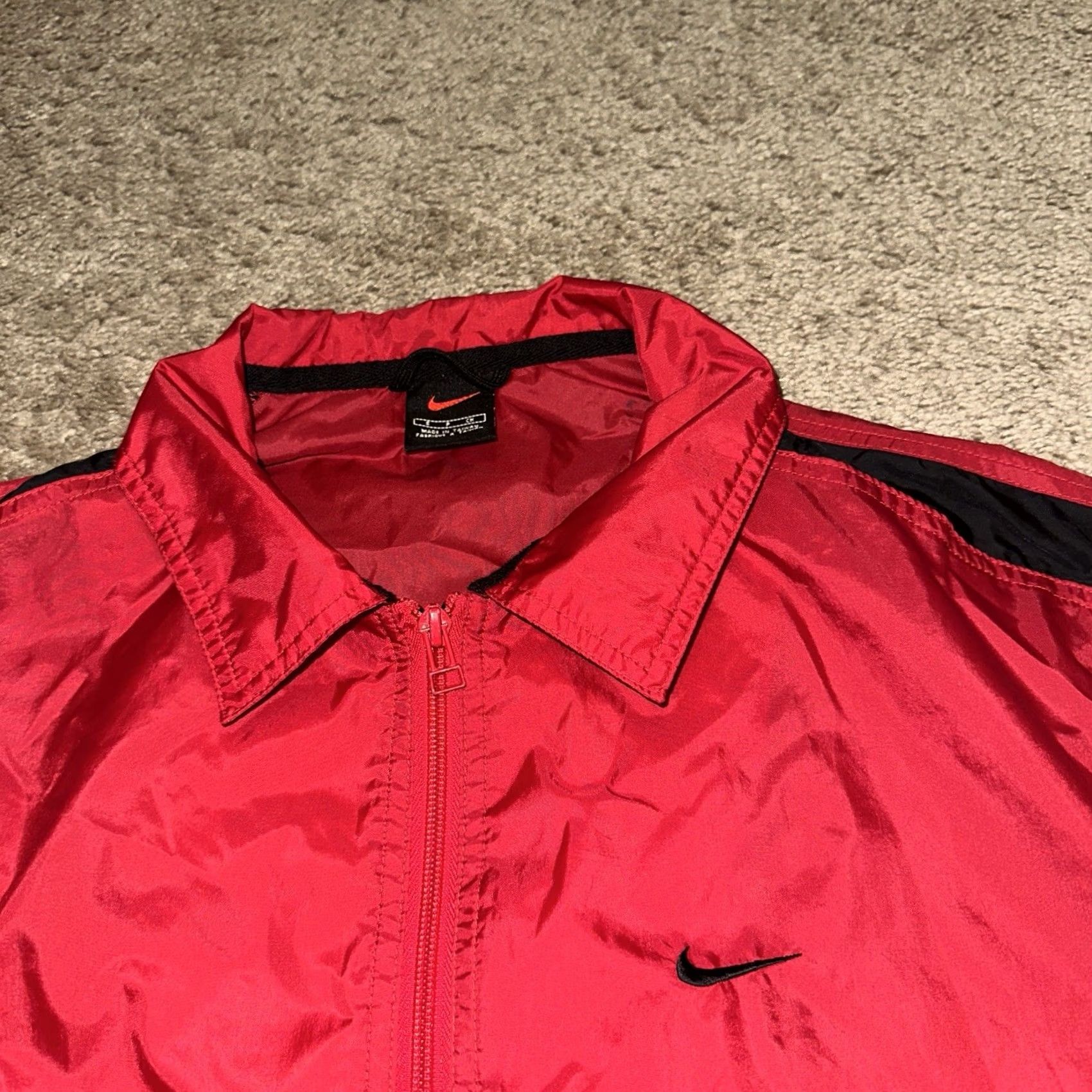 Nike VINTAGE Nike Windbreaker Jacket Mens Small Full Zip Nylon Striped Swoosh Logo 90s Red Size US S / EU 44-46 / 1 - 2 Thumbnail