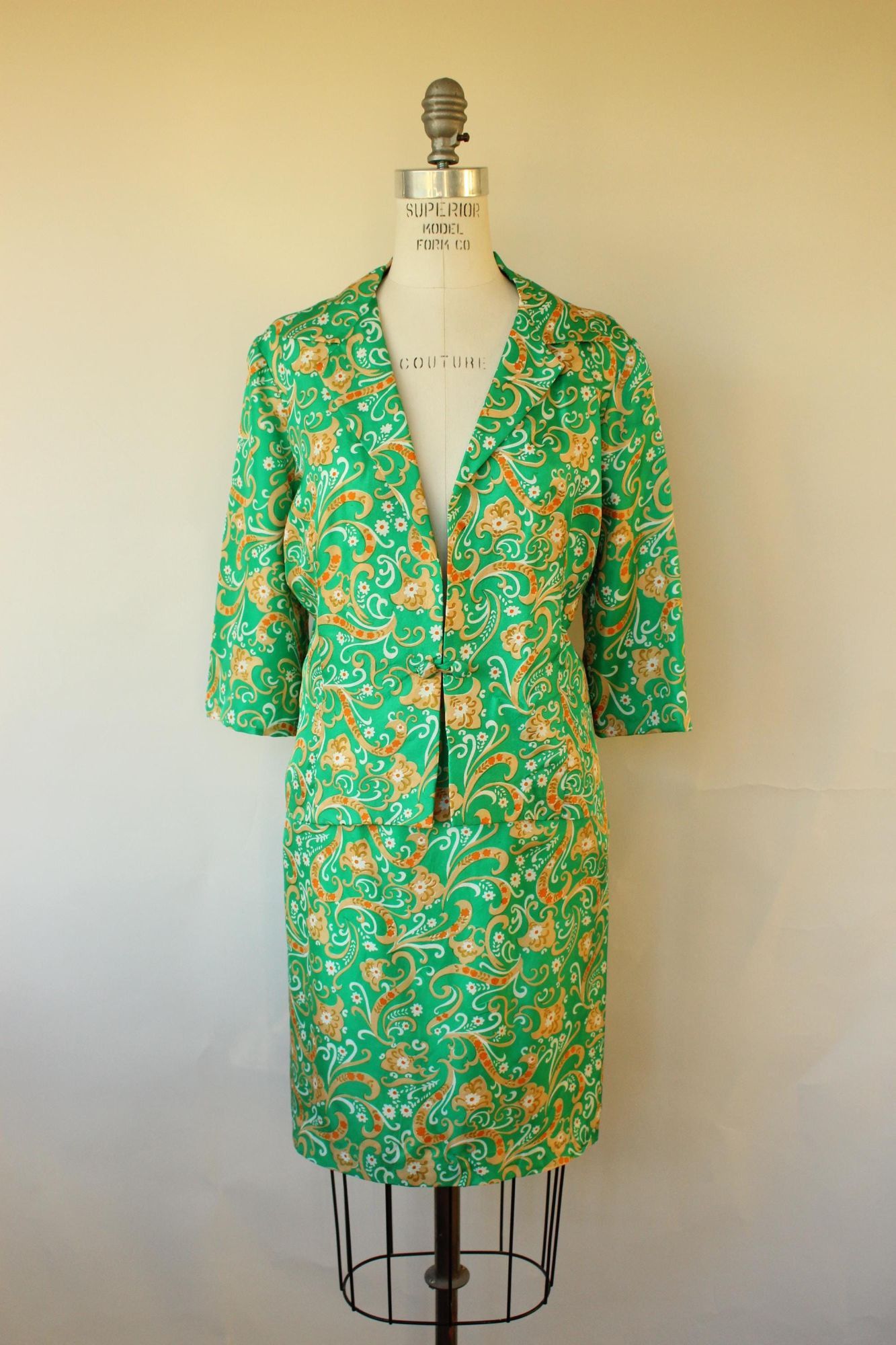 Vintage Vintage 1960s Suit, Green and Gold Silk Jacket and Skirt wit Size M / US 6-8 / IT 42-44 - 4 Thumbnail
