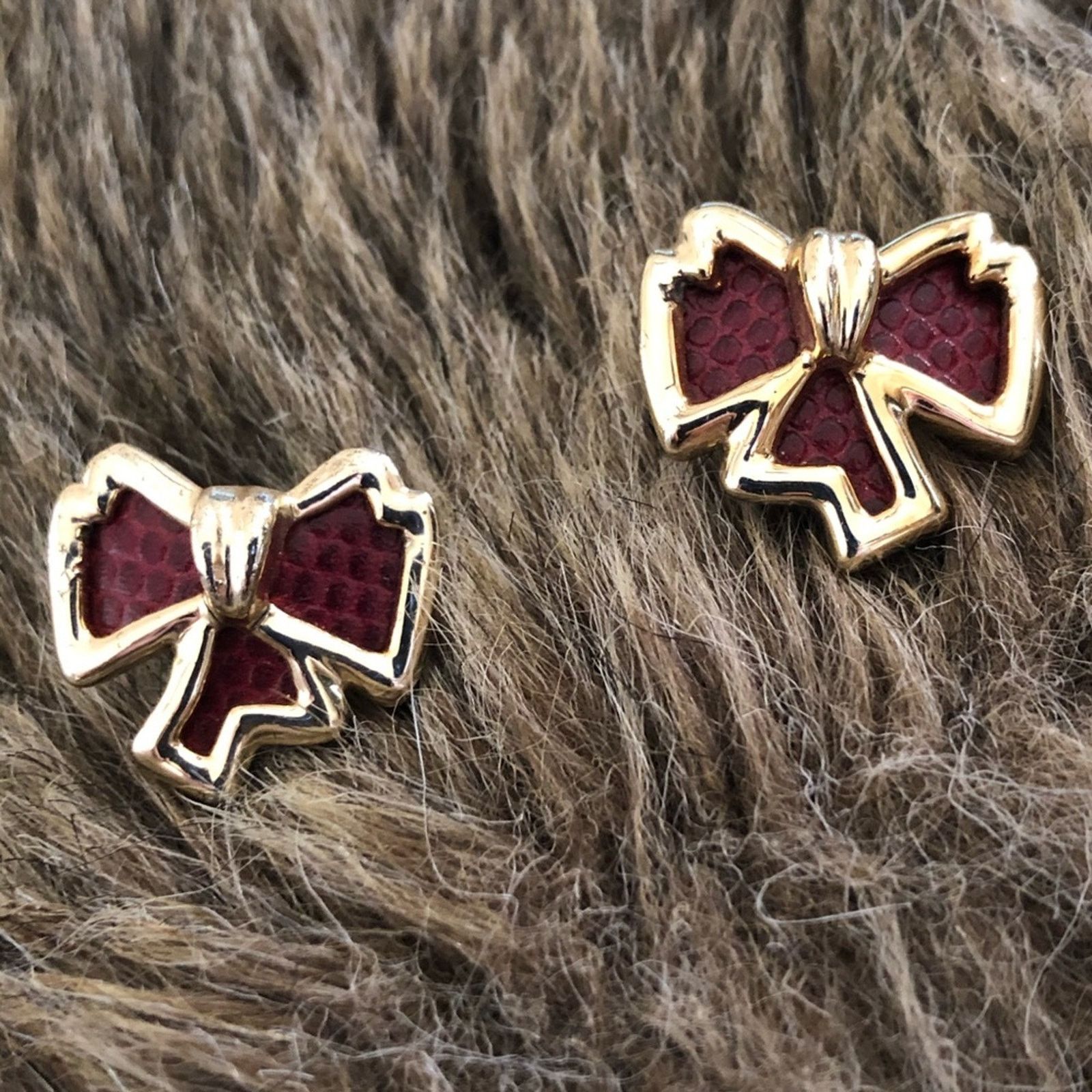 Vintage Vintage 50s red leather gold bow screw back clips Size ONE SIZE - 1 Thumbnail