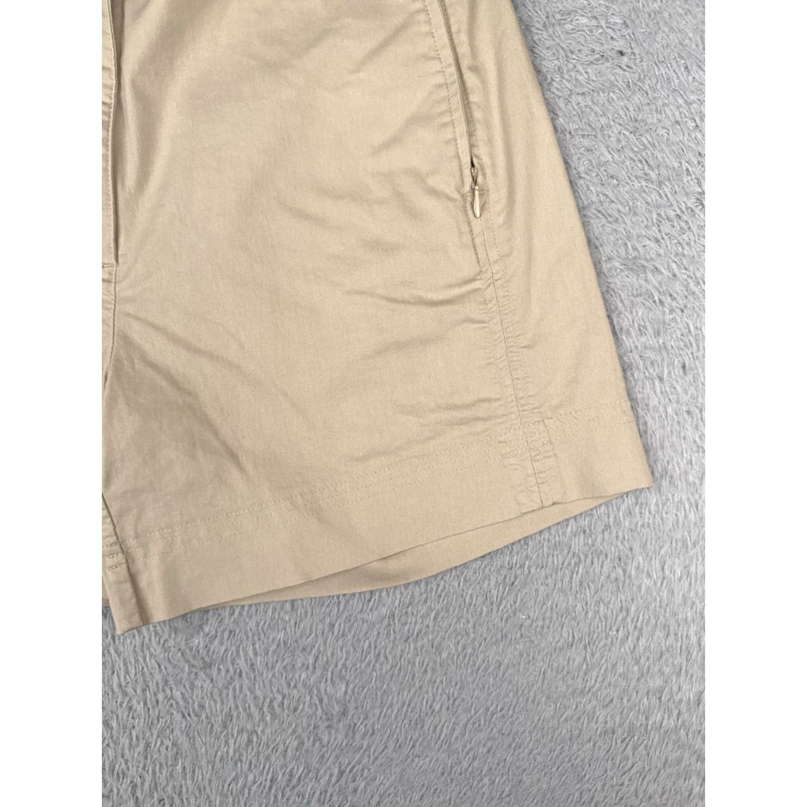 Nike Nike Golf Shorts Women 12 Beige Flat Front Pockes Poly Cotton 32x5 Chino Golf Womens Beig e 90s? Size 34" / US 12 / IT 48 - 2 Thumbnail