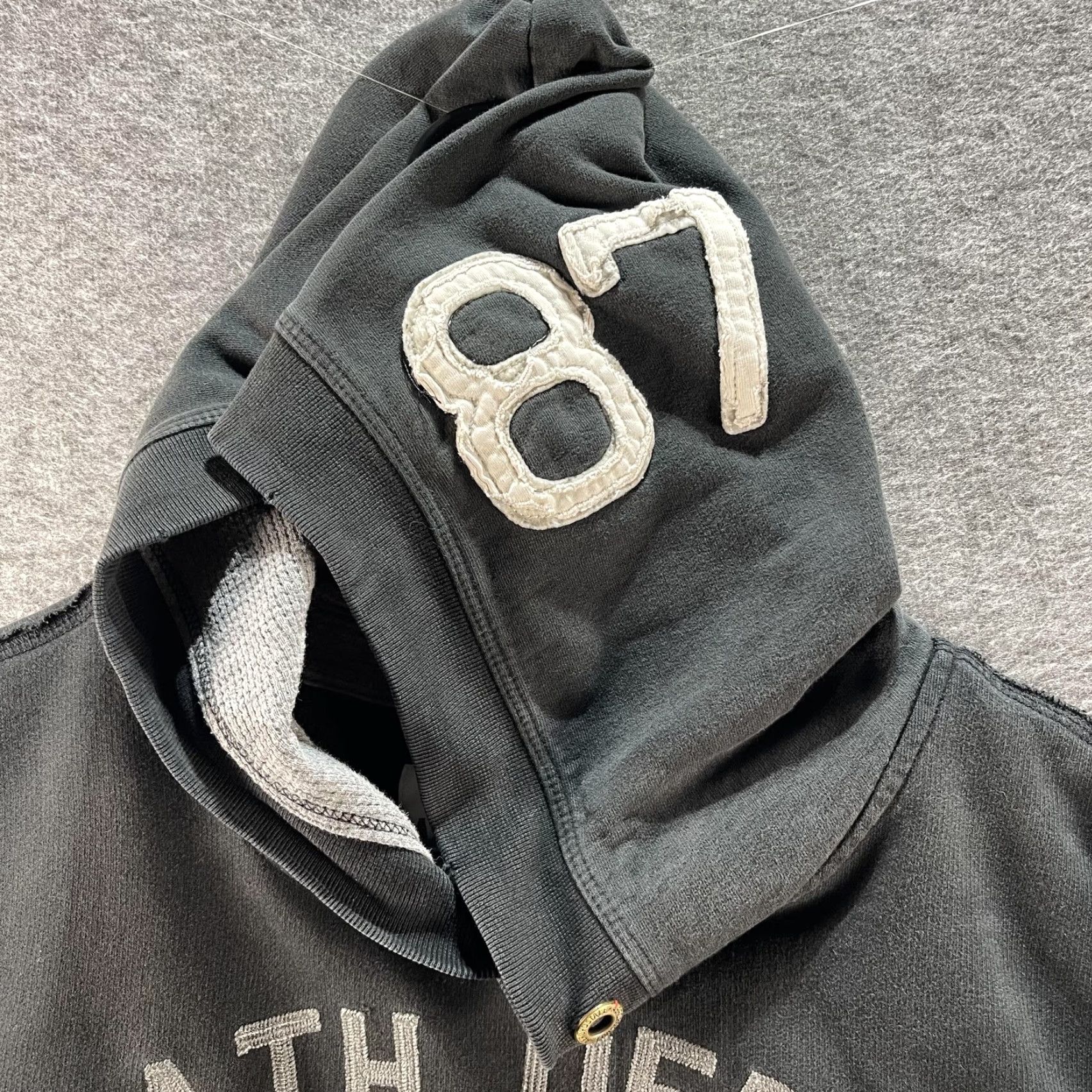 Vintage VINTAGE Aeropostale Hoodie Mens M Charcoal Pullover Hooded Kangaroo Pocket Graphic Print 87 NYC 87th Dept City Mens Size US M / EU 48-50 / 2 - 4 Thumbnail