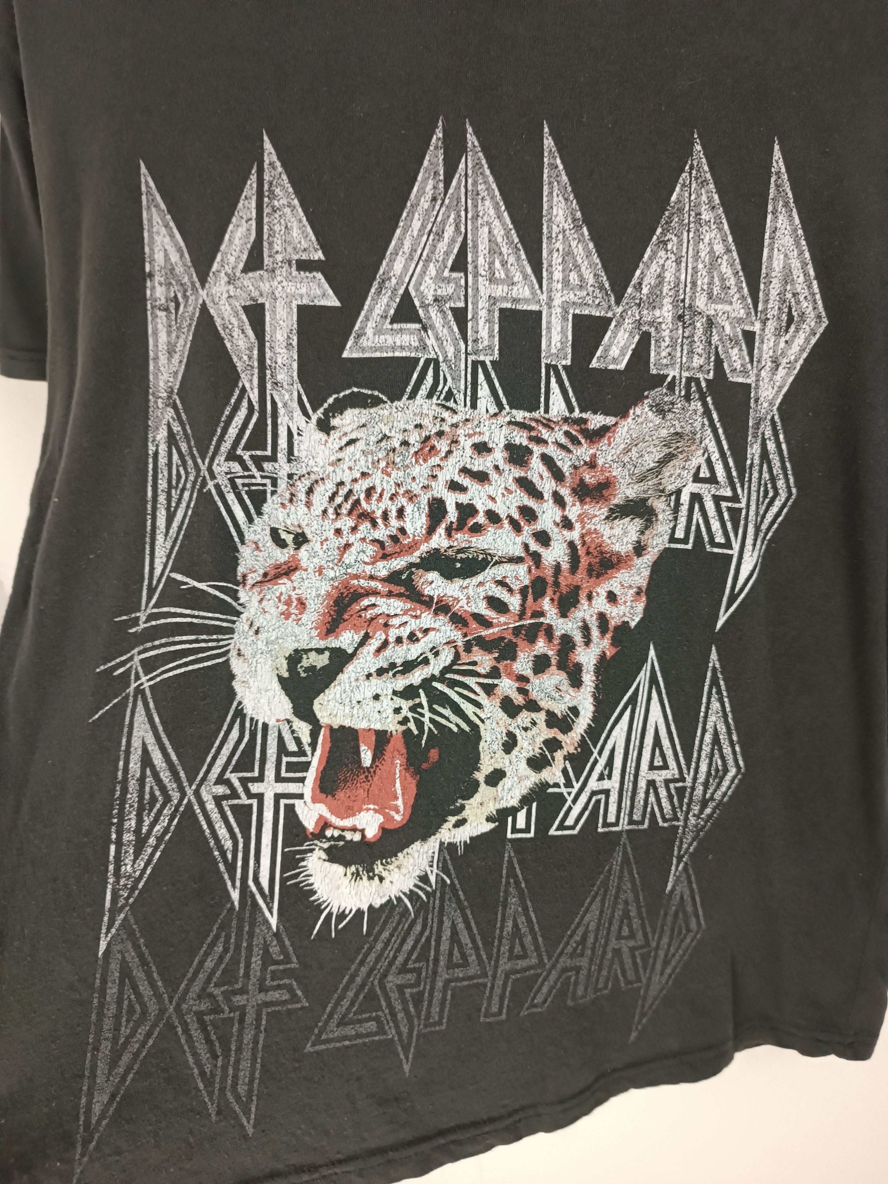 Band Tees VINTAGE FADED DEF LEPPARD TEE JOURNEY MOTLEY POISON Size US M / EU 48-50 / 2 - 9 Thumbnail