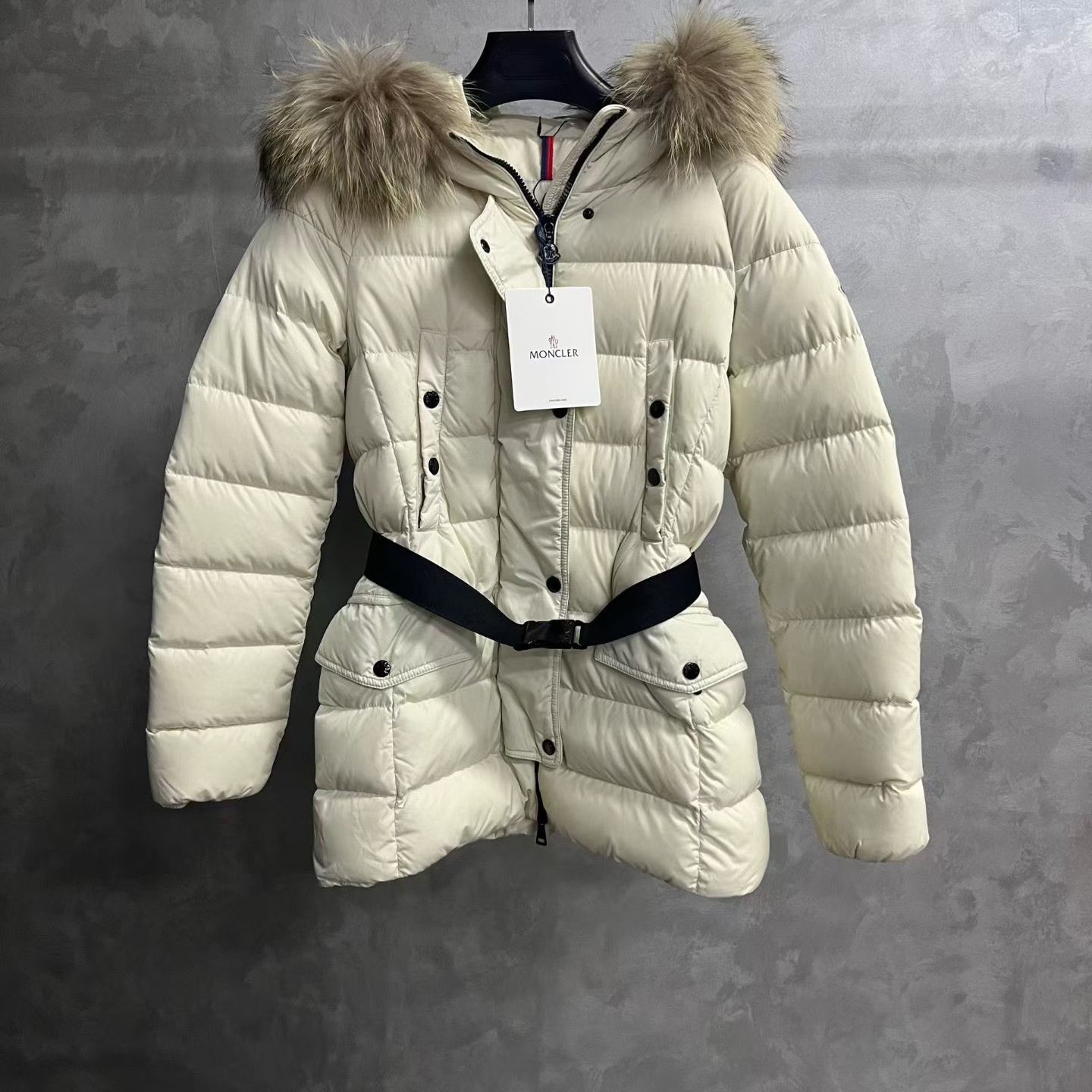 Moncler Moncler Down Oversized White Down Jacket us_2 Women Size XS / US 0-2 / IT 36-38 - 1 Thumbnail