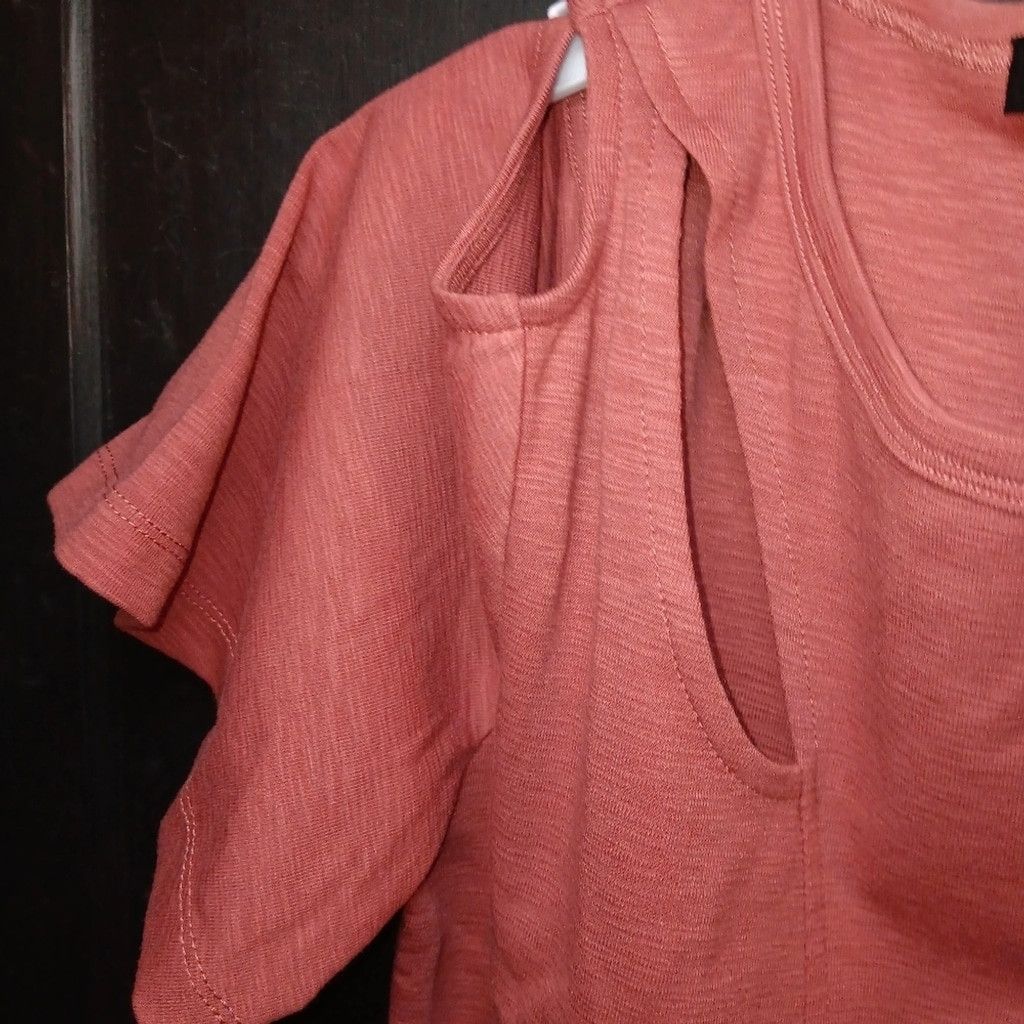Other Doe & Rae, ladies Dusty rose, cold shoulder, top. nwot Size L / US 10 / IT 46 - 7 Thumbnail