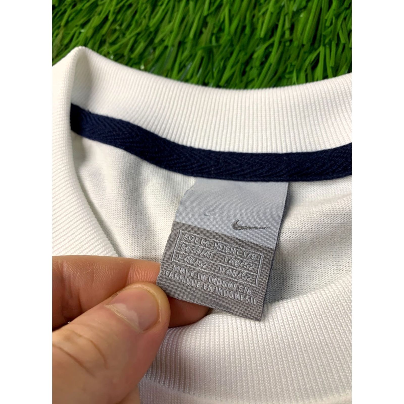 Nike NIKE Shirt M White Black Yellow 2005 vtg Casual Crew Neck Short Sleeve Jersey T-Shirt Men Medium User-Provided Details Size US M / EU 48-50 / 2 - 4 Thumbnail
