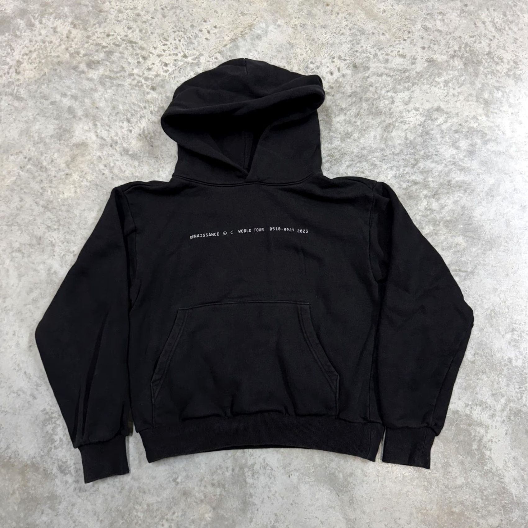 Vintage Renaissance World Tour 2023 Hoodie Mens Small Black Graphic Fleece Pullover Size US S / EU 44-46 / 1 - 2 Thumbnail
