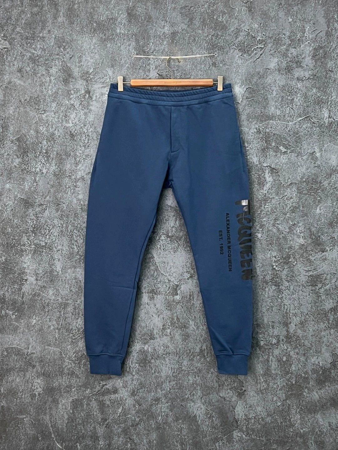 Alexander McQueen Alexander McQueen logo print cotton sweatpants Size 26" / US 2 / IT 38 - 1 Thumbnail