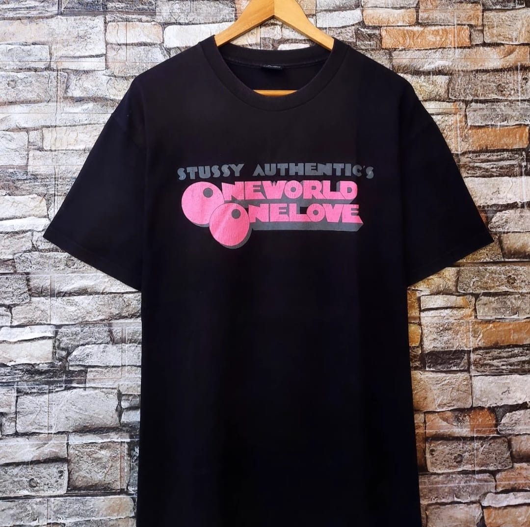 Stussy Vintage STUSSY One World One Love Tshirt Size US L / EU 52-54 / 3 - 2 Thumbnail