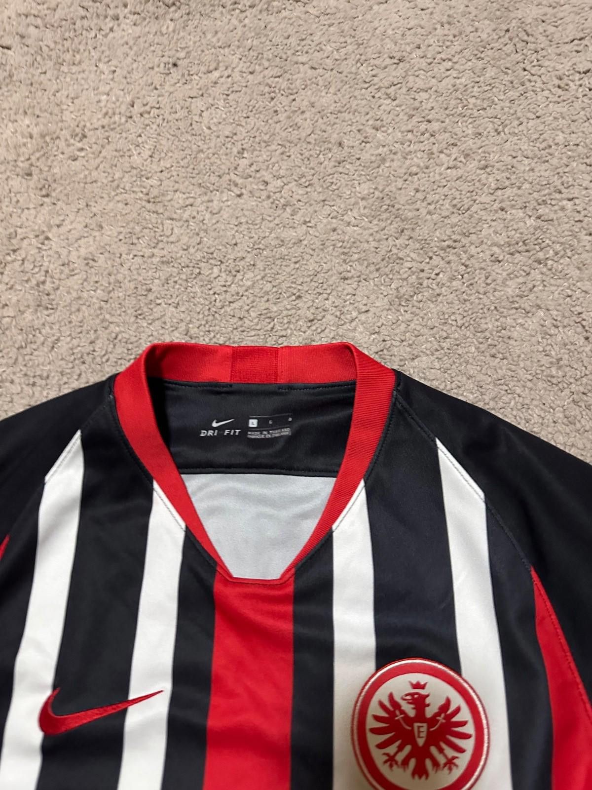 Nike Eintracht Frankfurt 2019/2020 Home Football Shirt Silva #33 Size US L / EU 52-54 / 3 - 4 Thumbnail