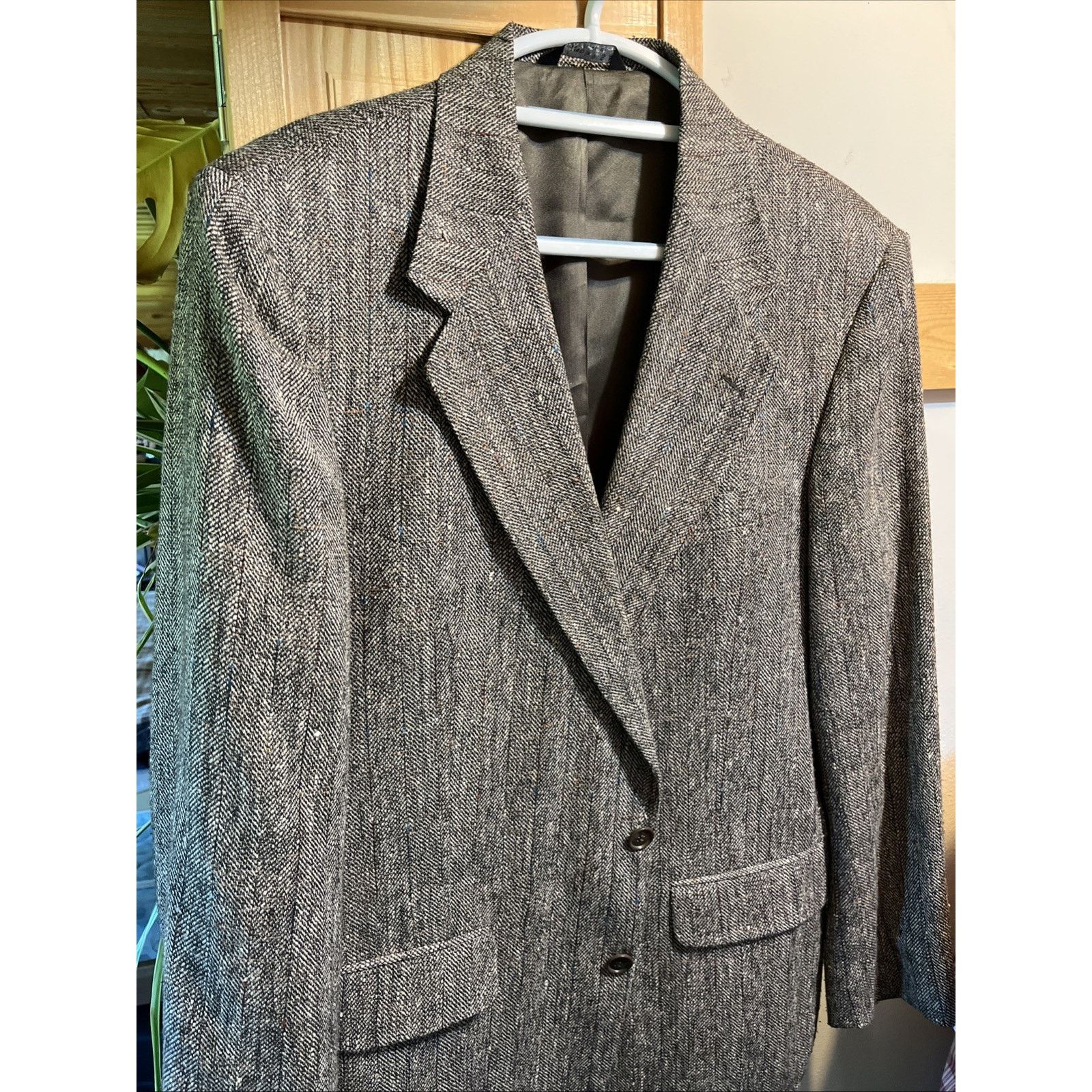 Botany 500 Botany 500 Men’s 42 Reg L Wool Tweed Gray 2 Button sportcoat Size US L / EU 52-54 / 3 - 2 Thumbnail