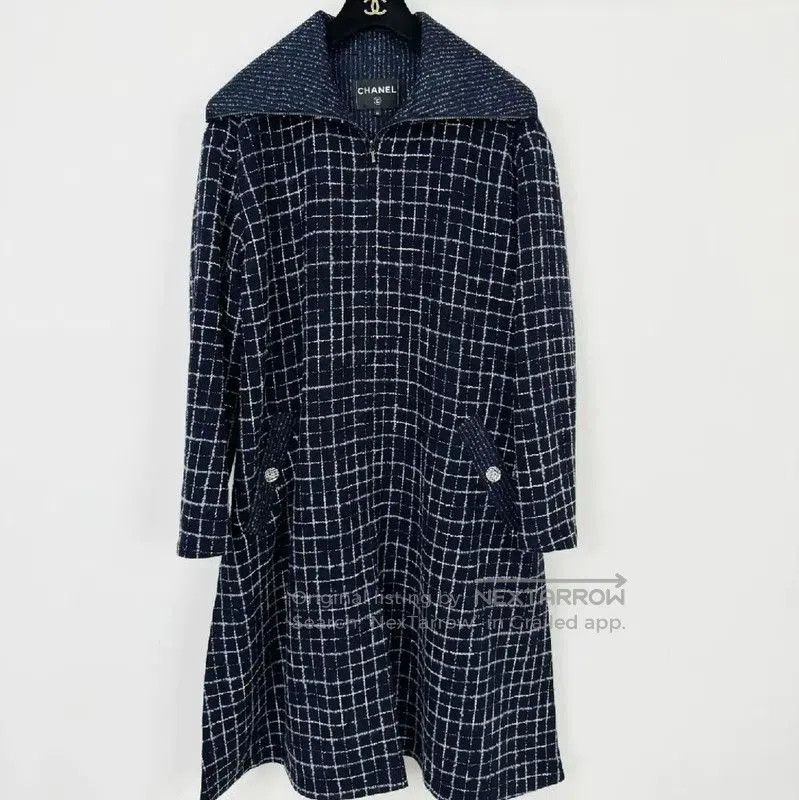 Chanel Chanel Wool Long Coat with Color Block Design . Size M / US 6-8 / IT 42-44 - 1 Thumbnail