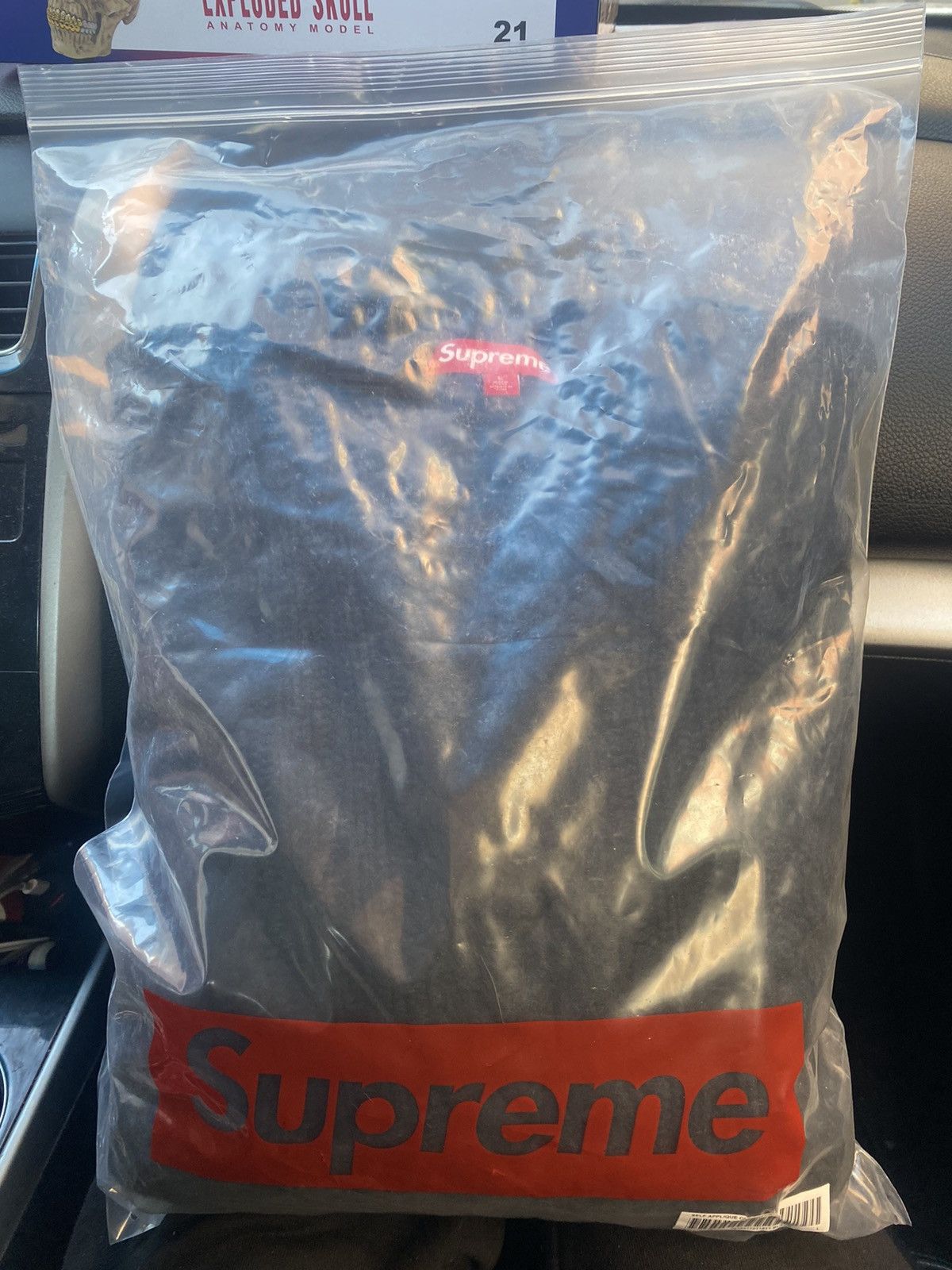 Supreme Supreme Applique Cable Knit Sweater In Hand Size US L / EU 52-54 / 3 - 7 Thumbnail