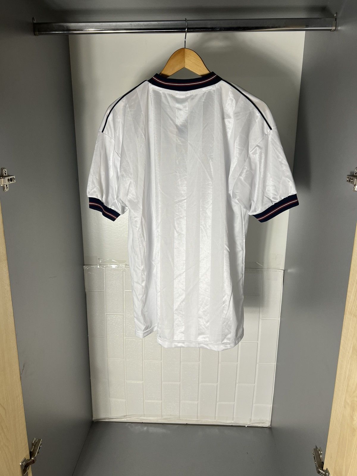 Vintage VERY RARE ENGLAND RETRO SOCCER JERSEY MANCHESTER BLOKE 90s Size US L / EU 52-54 / 3 - 7 Thumbnail