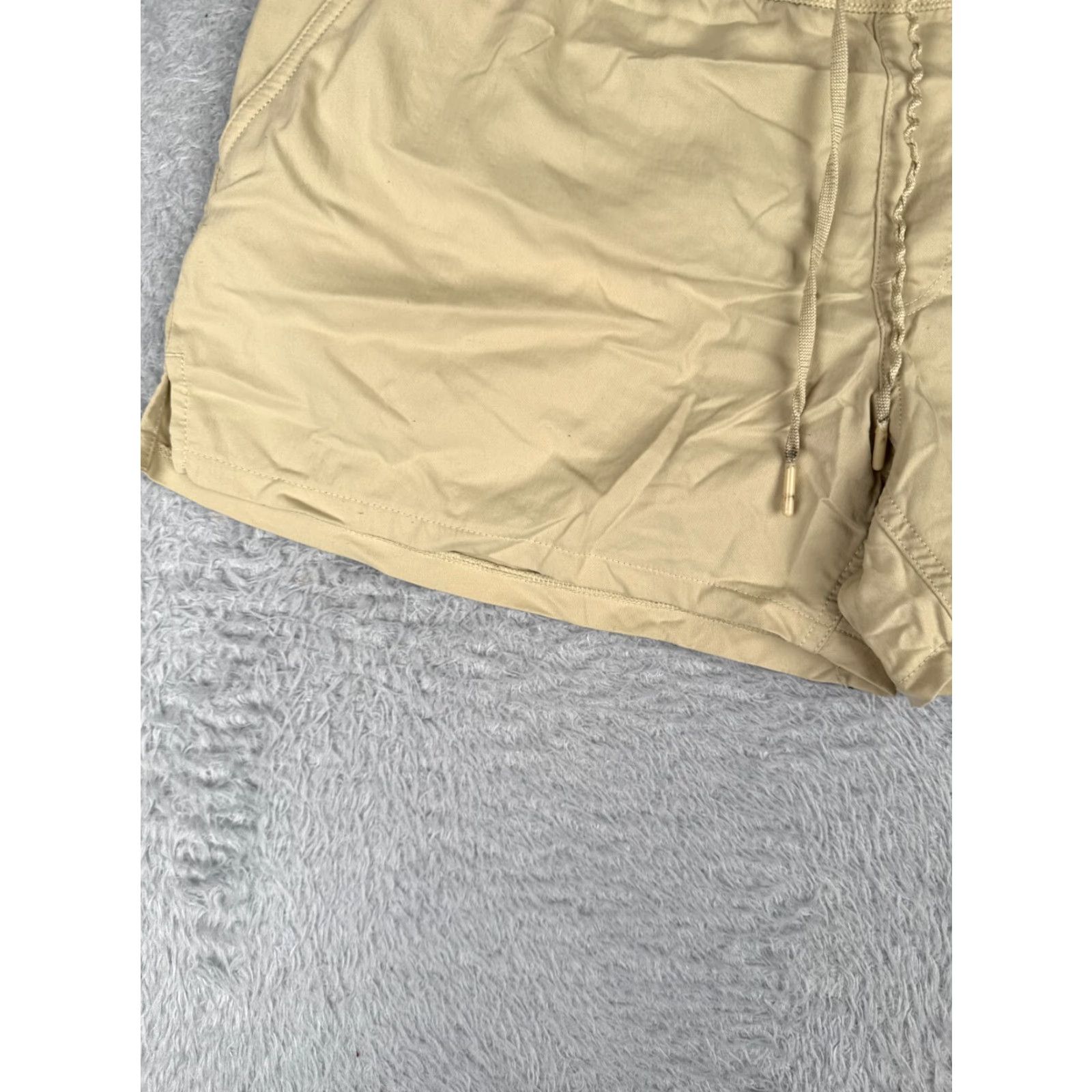 The North Face VINTAGE The North Face Shorts Women Large Beige Elastic Waist Activewear Casual 4" Gym Hike Yoga Outdoor Size 36" / US 14 / IT 50 - 3 Thumbnail