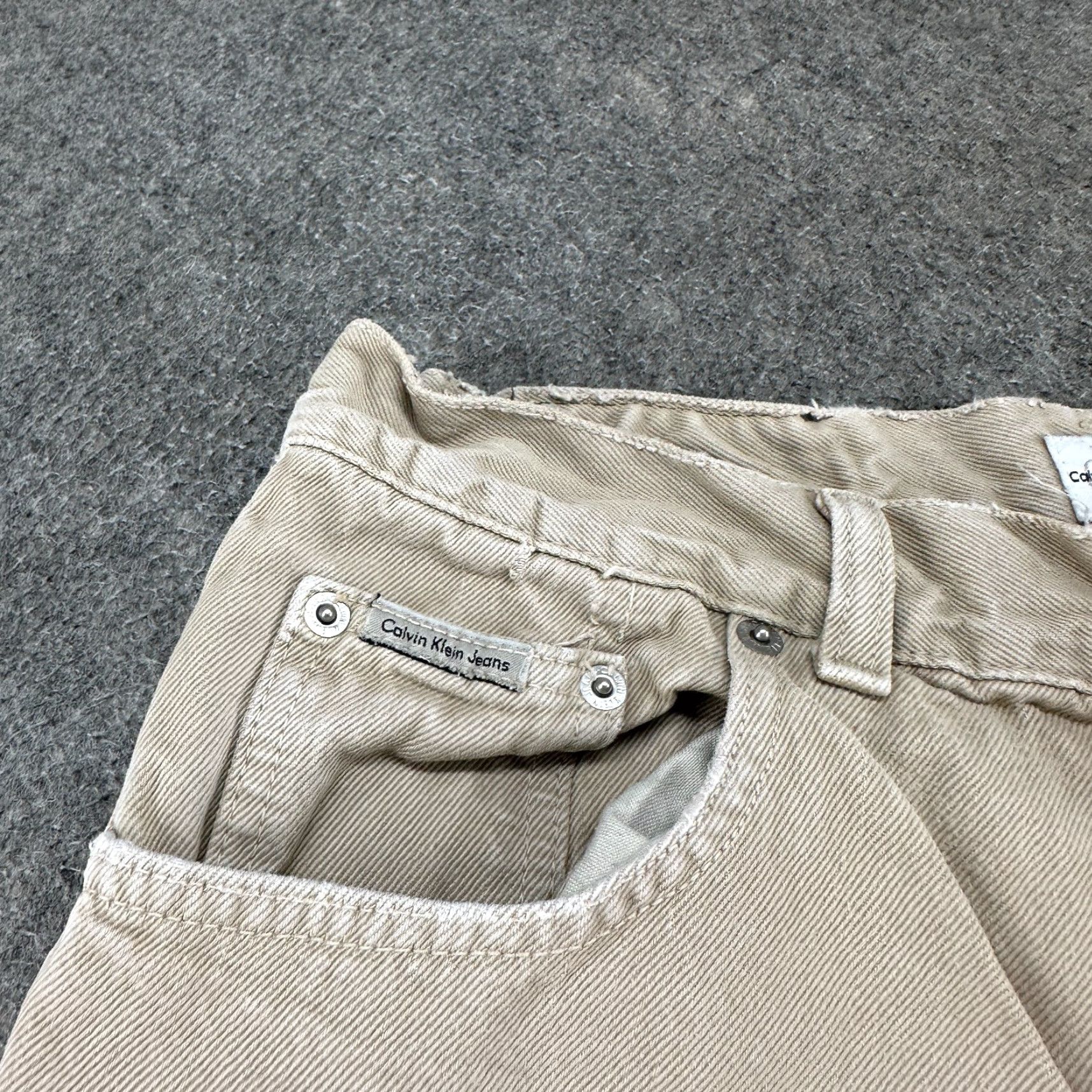 Calvin Klein VINTAGE Calvin Klein Jeans Mens 32x32 Beige Easy Fit Straight Relaxed Khaki Y2K Size US 32 / EU 48 - 4 Thumbnail