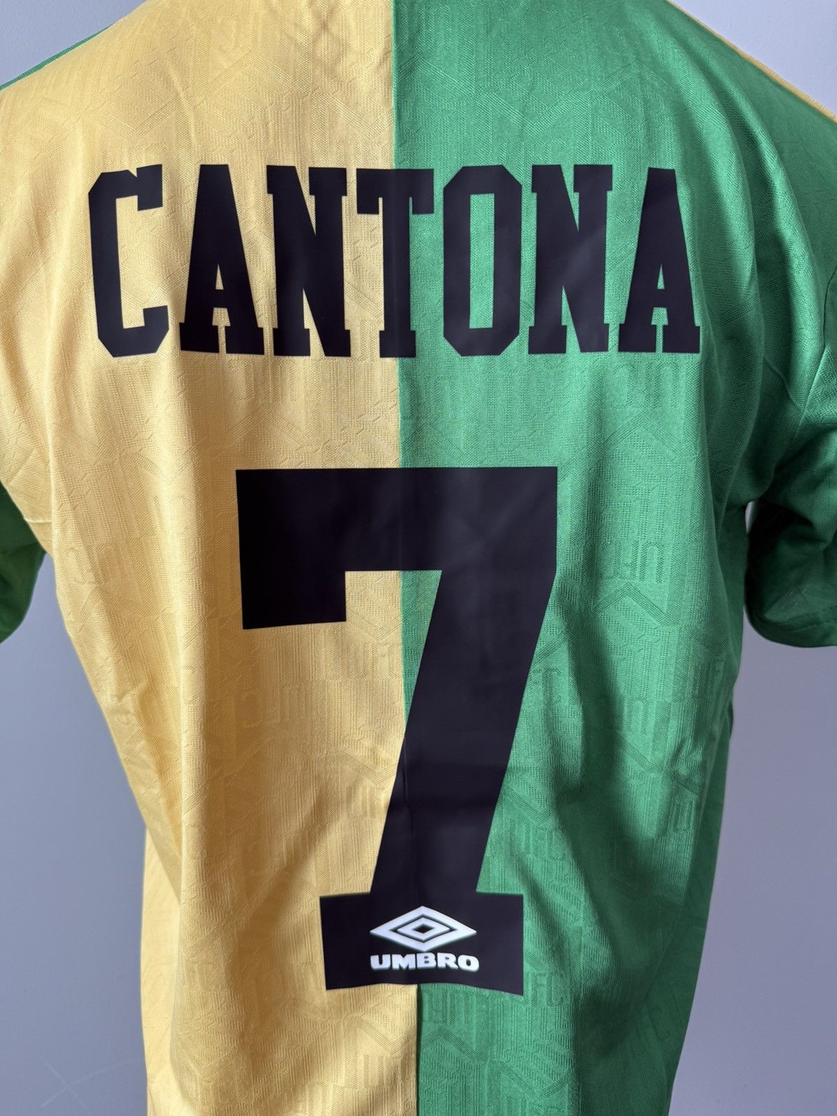 Umbro Eric Cantona Manchester United New Men’s UMBRO Soccer Jersey Size US S / EU 44-46 / 1 - 12 Thumbnail