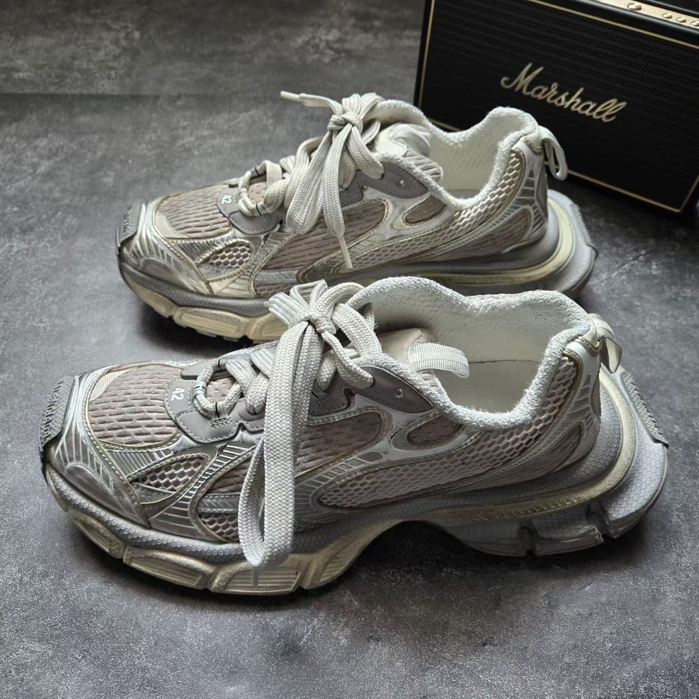 Balenciaga Balenciaga Beige Lowtop Sneakers XXXL Men Size US 10 / EU 43 - 1 Thumbnail
