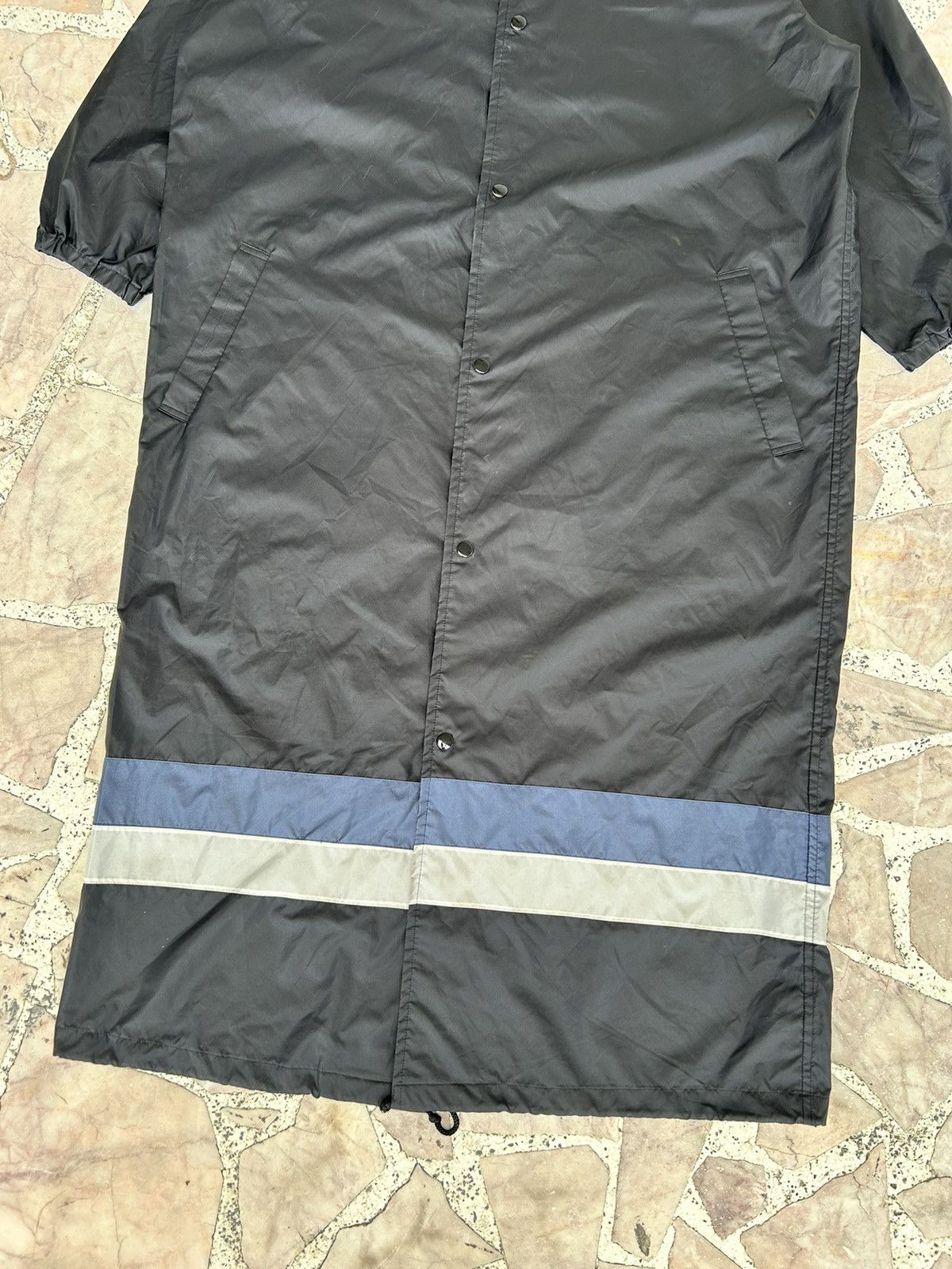 Comme des Garcons Cdg black raincoat spellout on wrist Size US L / EU 52-54 / 3 - 3 Thumbnail