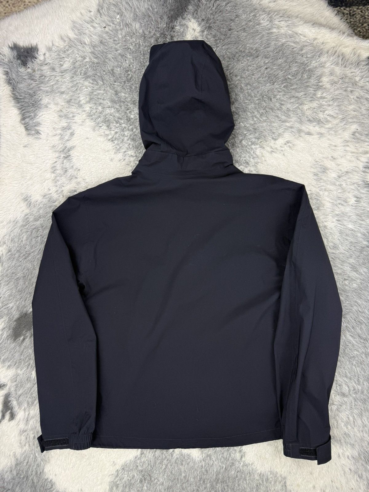 Lacoste LACOSTE All Black Edition Tonal Logo Waterproof Gorpcore Size US M / EU 48-50 / 2 - 16 Thumbnail