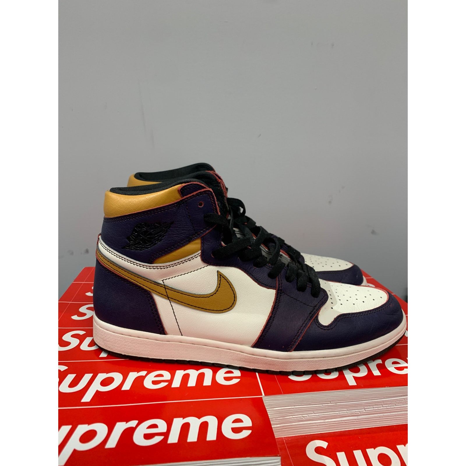 image of Nike Air Jordan 1 Retro High OG Sb La To Chicago Size 11.5 Shoes in Purple, Men's