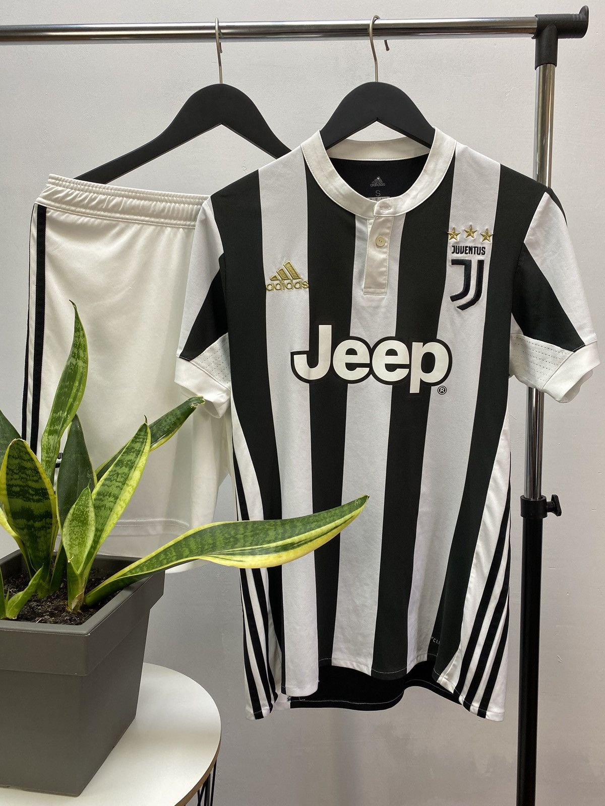 JUVENTUS ADIDAS 2017/2018 FOOTBALL HOME JERSEY AND SHORTS