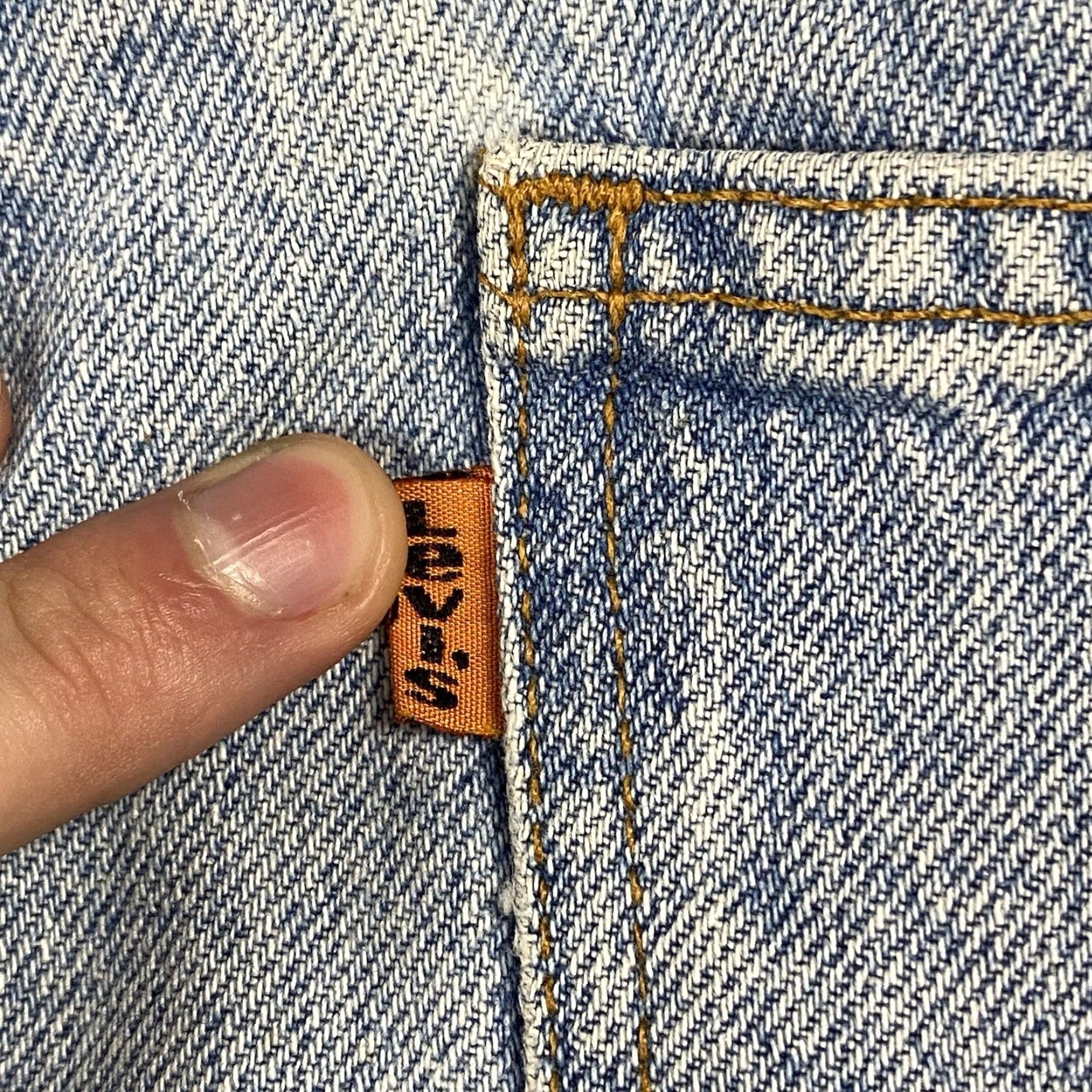 Levi's VINTAGE Levi's 550 Blue Denim Jeans Men W36 L30 Relaxed Fit Light Wash 90s Size US 36 / EU 52 - 4 Thumbnail