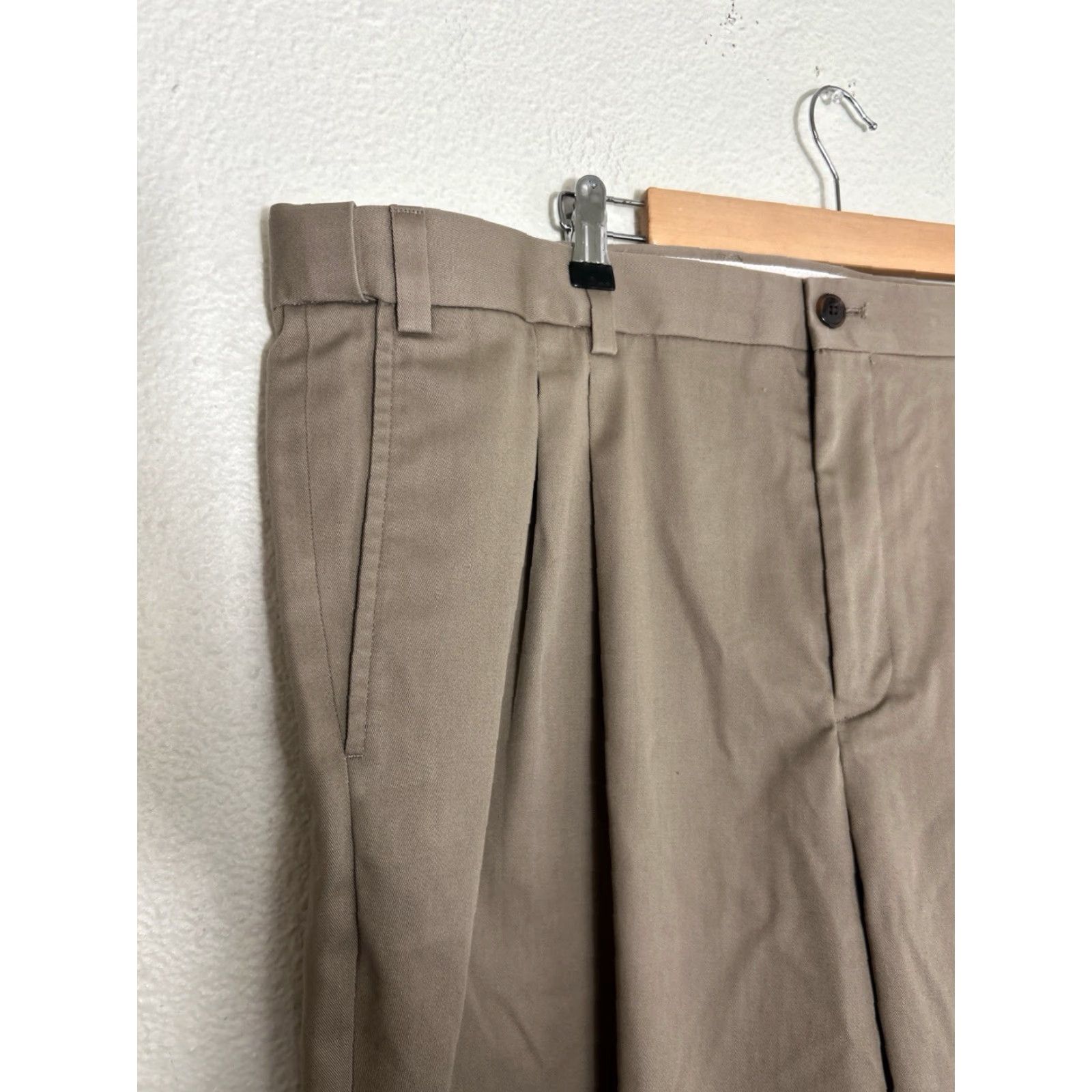 Eddie Bauer VINTAGE Eddie Bauer wrinkle free relaxed fit cotton pants Dark Khaki Mens 42x30 42 Tall Beige Dress Pants Cotton Mens 42x30 Size US 42 / EU 58 - 4 Thumbnail