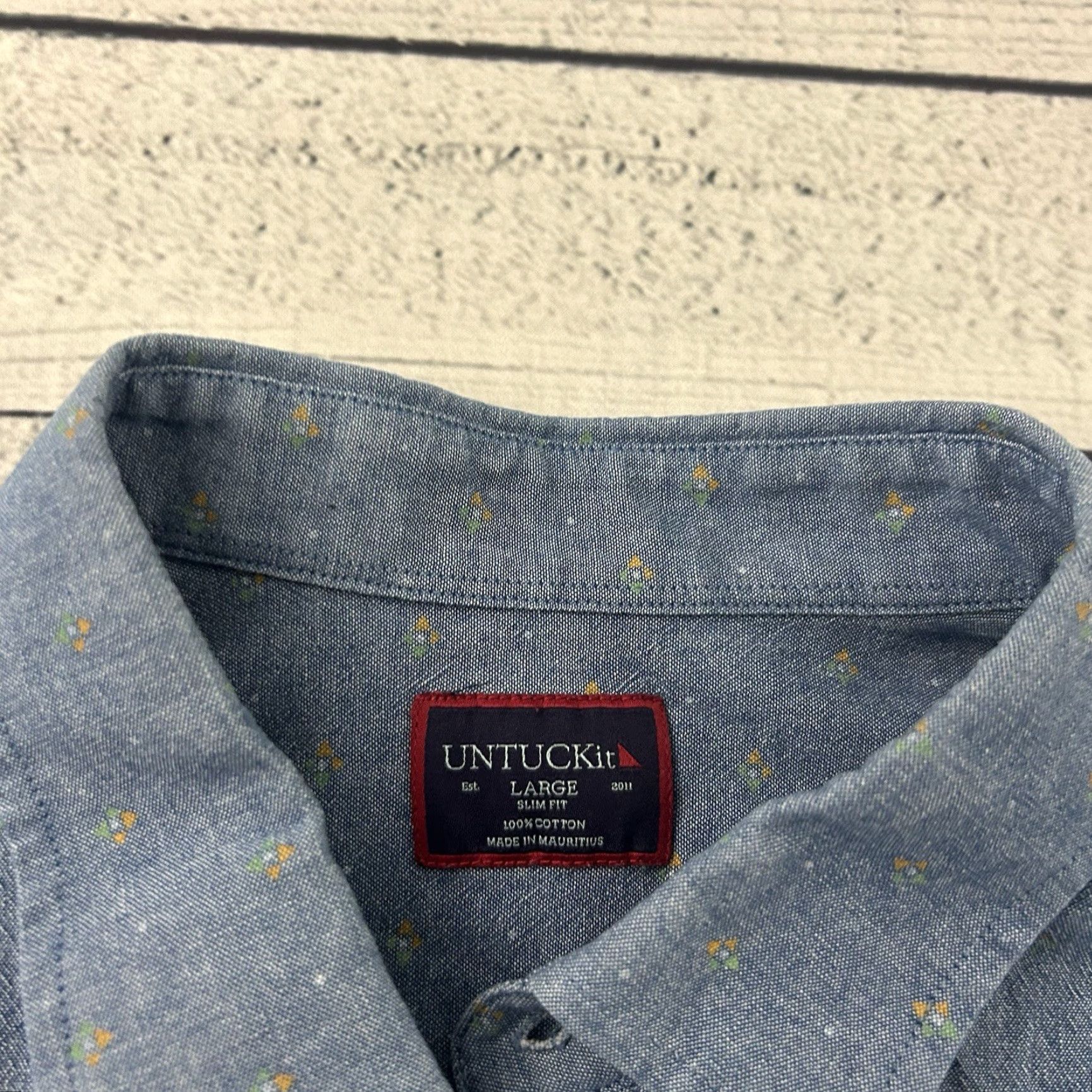 UNTUCKit UNTUCKit Geometric Chambray Short Sleeve Button Front Shirt Men's Large Blue Size US L / EU 52-54 / 3 - 2 Thumbnail
