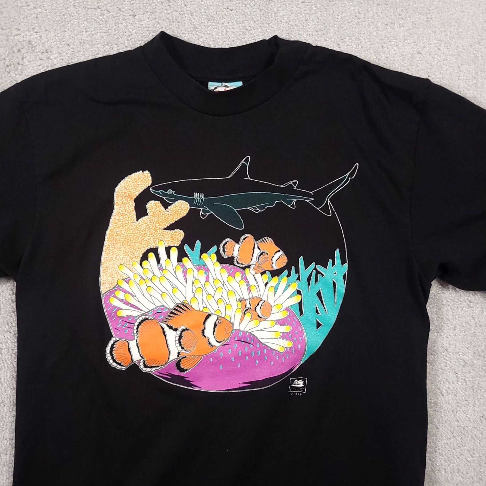 Vintage VINTAGE Harlequin T Shirt 1988 Aquarium of Niagra Falls USA Black Large Women's Short Sleeve Crew Neck T-Shirt Size L / US 10 / IT 46 - 3 Thumbnail