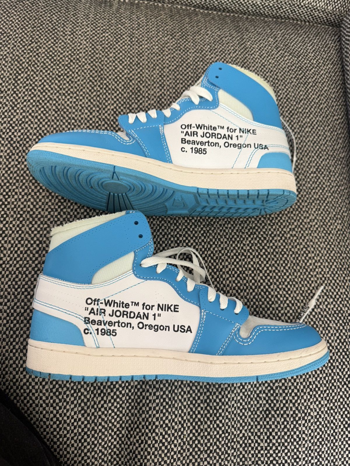 Nike × Off-White Off-White x Air Jordan 1 Retro High OG ‘UNC’ Size US 9 / EU 42 - 2 Thumbnail