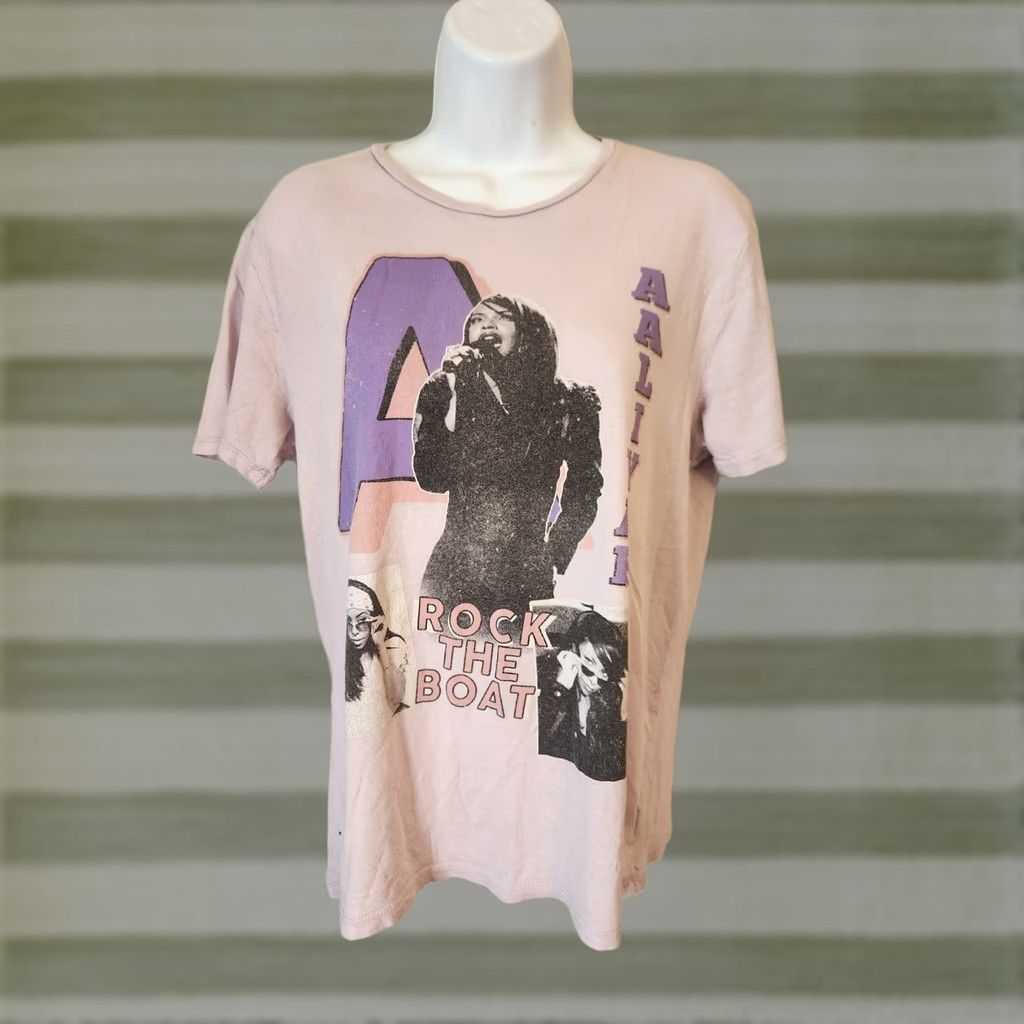 Vintage Womens Aaliyah Rock The Boat Light Purple Short Sleeve T Shirt Size Small Size S / US 4 / IT 40 - 1 Thumbnail