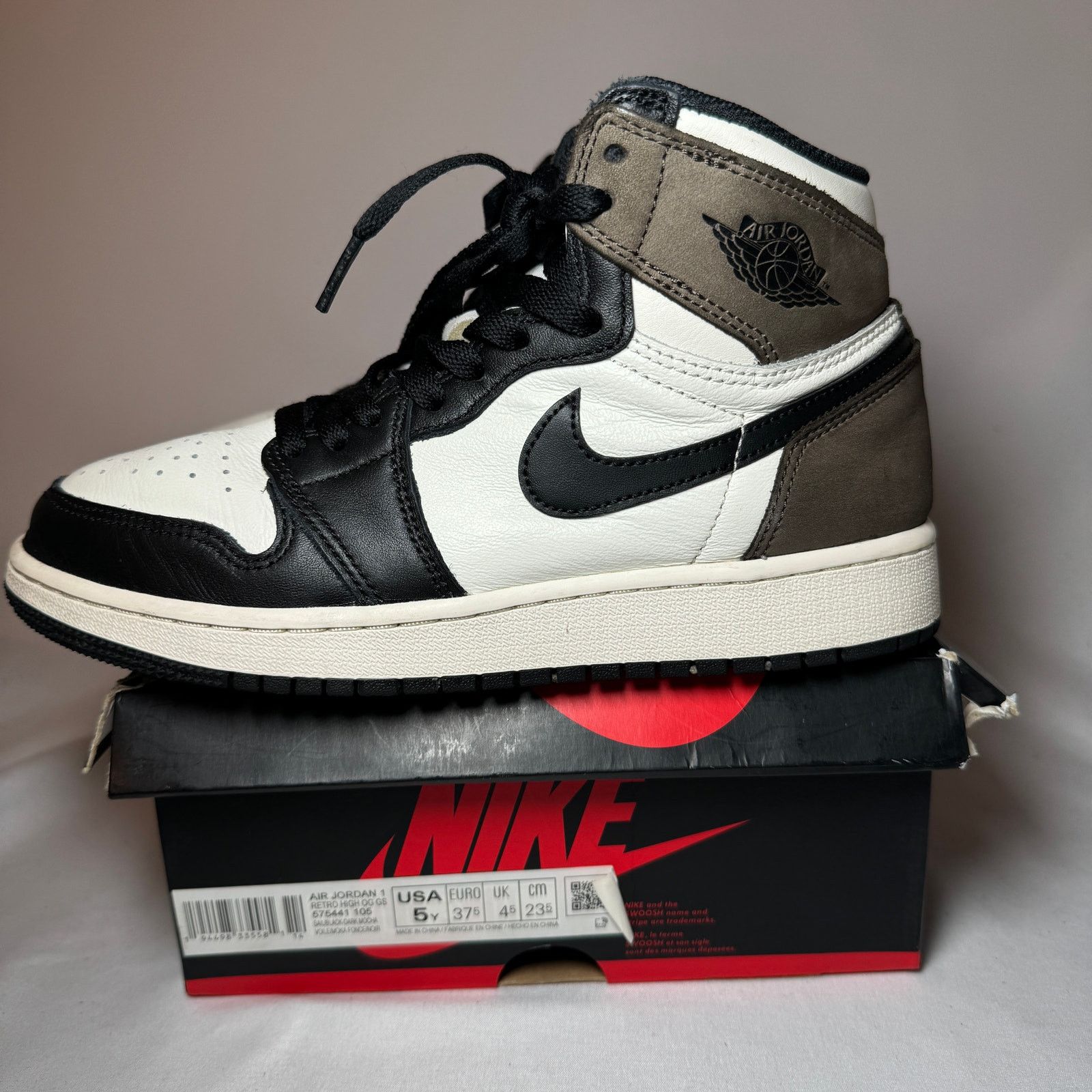Jordan Brand × Nike Size 5 - Nike Air Jordan 1 Retro High OG GS Dark Mocha Shoes Size US 5 / EU 37 - 9 Thumbnail