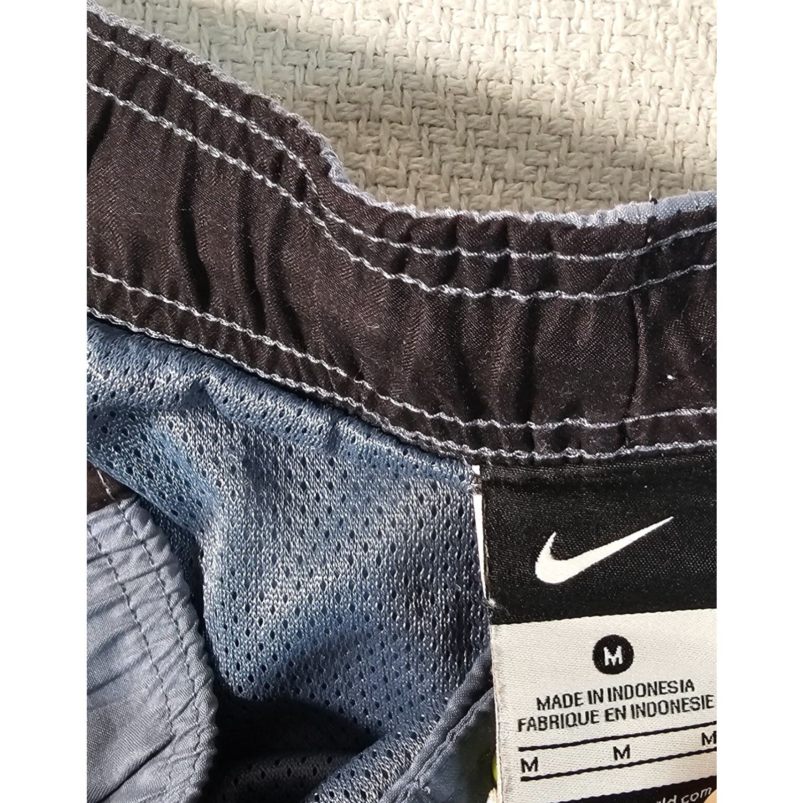 Nike Nike Geometric Print Swim Trunk Board Shorts Mens Light Dark Blue M Size US 31 - 2 Thumbnail