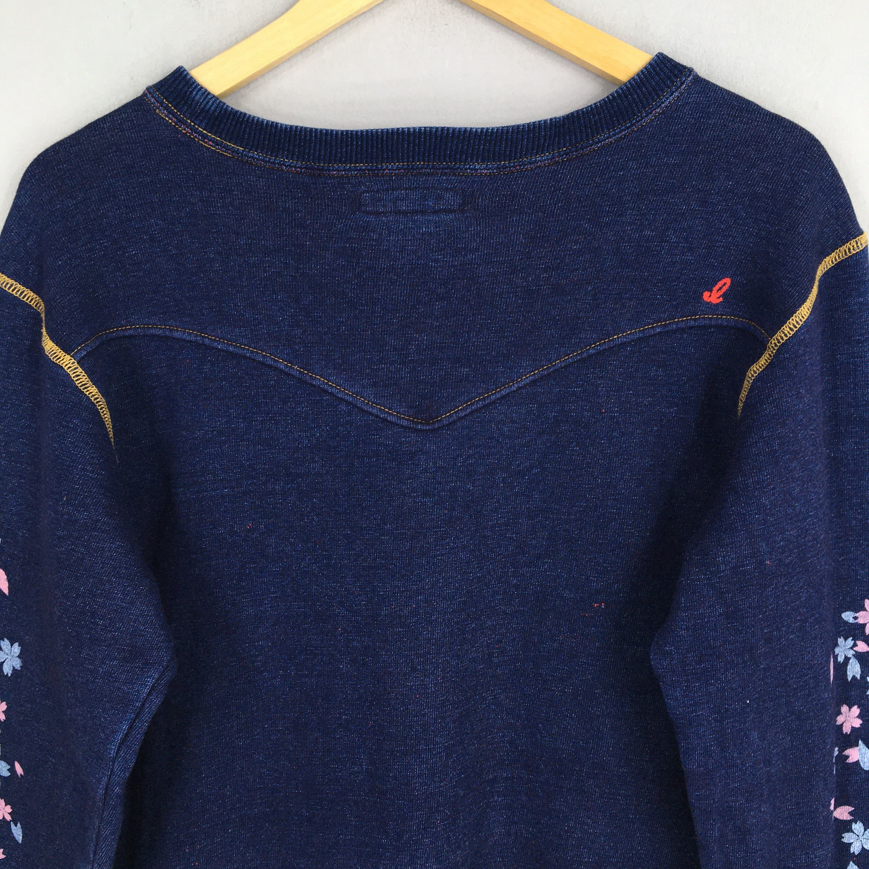 Indigo × Japanese Brand × Vintage Vintage Indigo Blue Japan Sakura Blossom Sweatshirt Medium Size US M / EU 48-50 / 2 - 7 Thumbnail