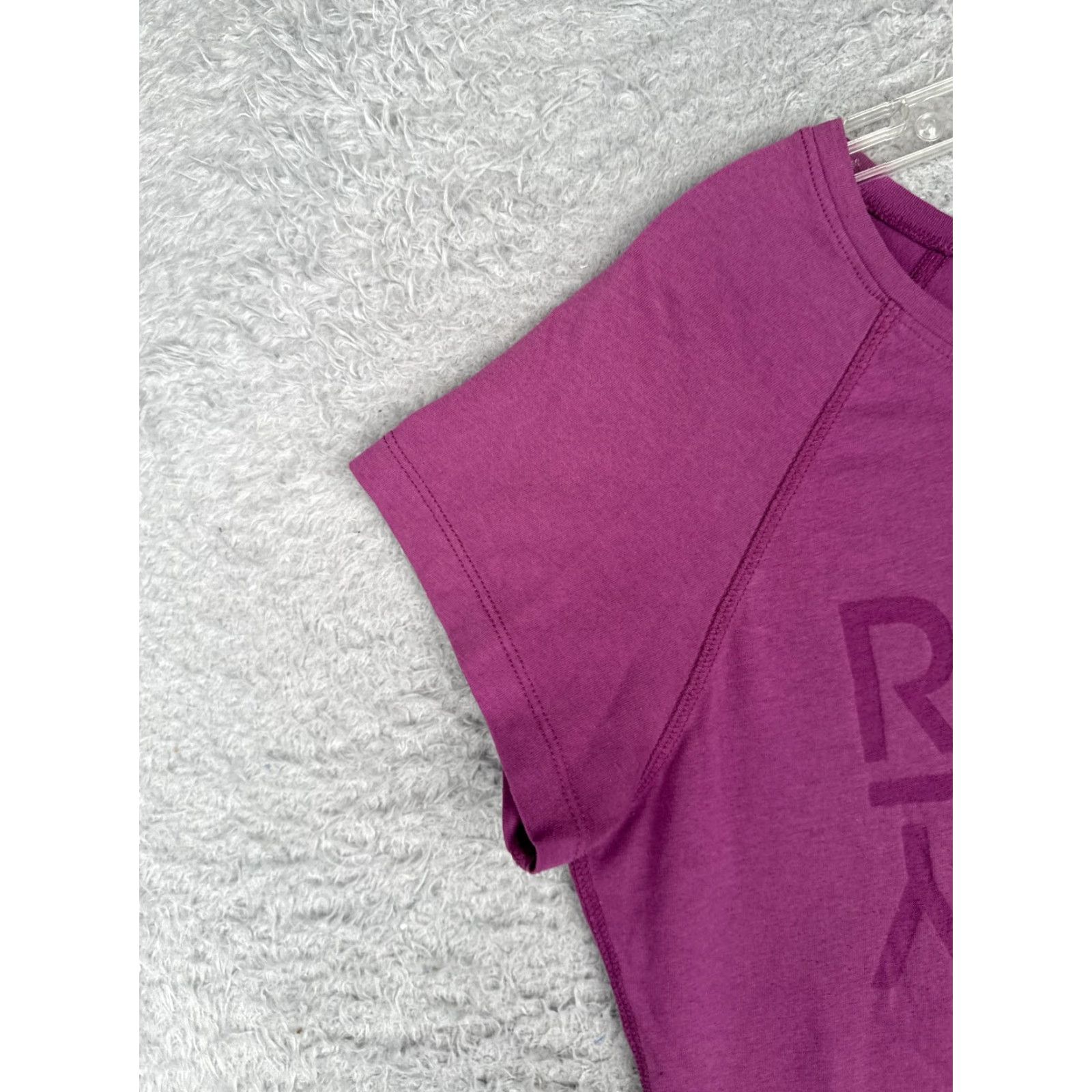 The North Face VINTAGE? No. The North Face Shirt Women M Purple Short Sleeve Crew Neck Poly Blend T-Shirt Womens Medium Purple Basic Outdoor 90s? Size M / US 6-8 / IT 42-44 - 3 Thumbnail