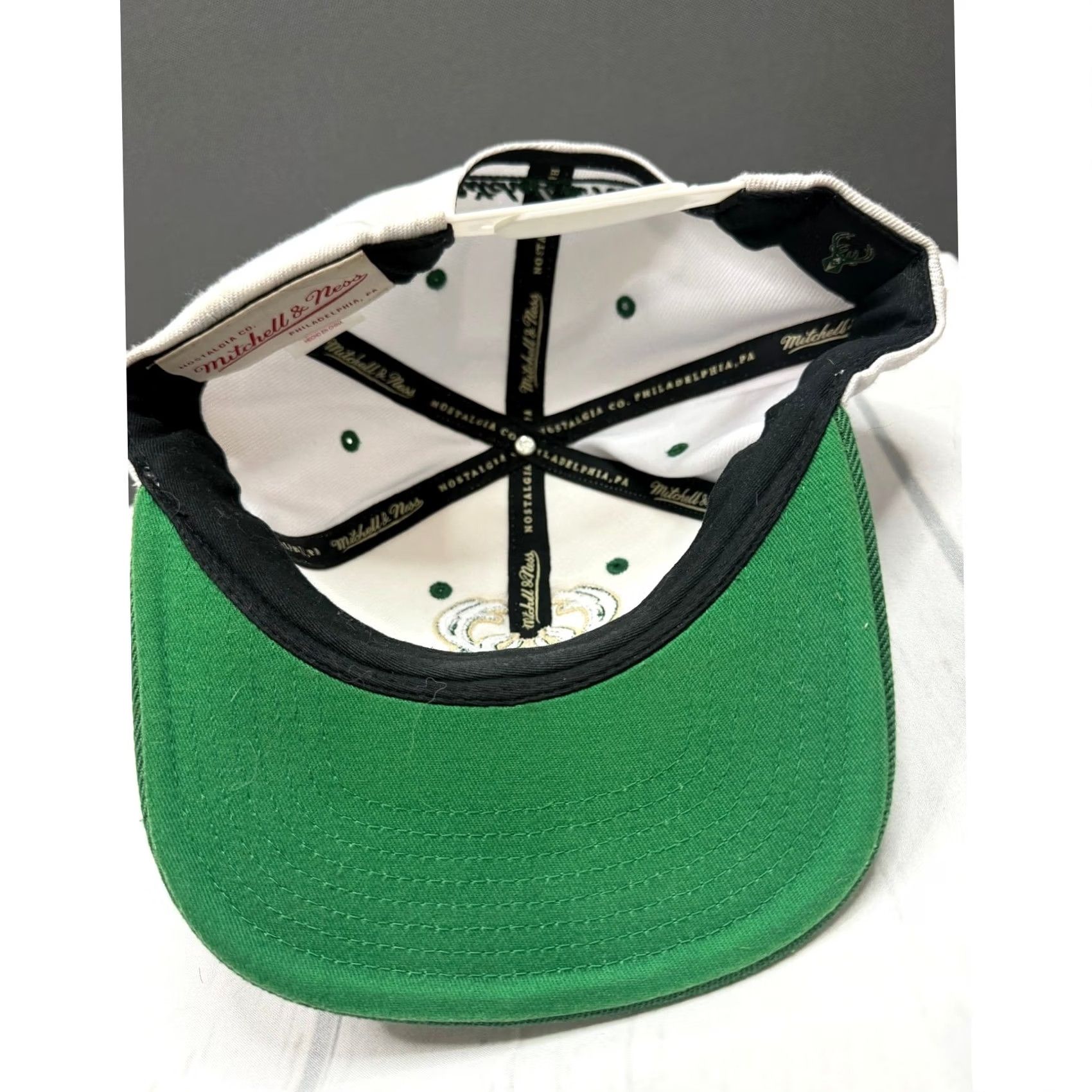 Mitchell & Ness Mitchell & Ness Milwaukee Bucks Hat Mens White Green Snapback Flat Brim OSFA Size ONE SIZE - 7 Thumbnail