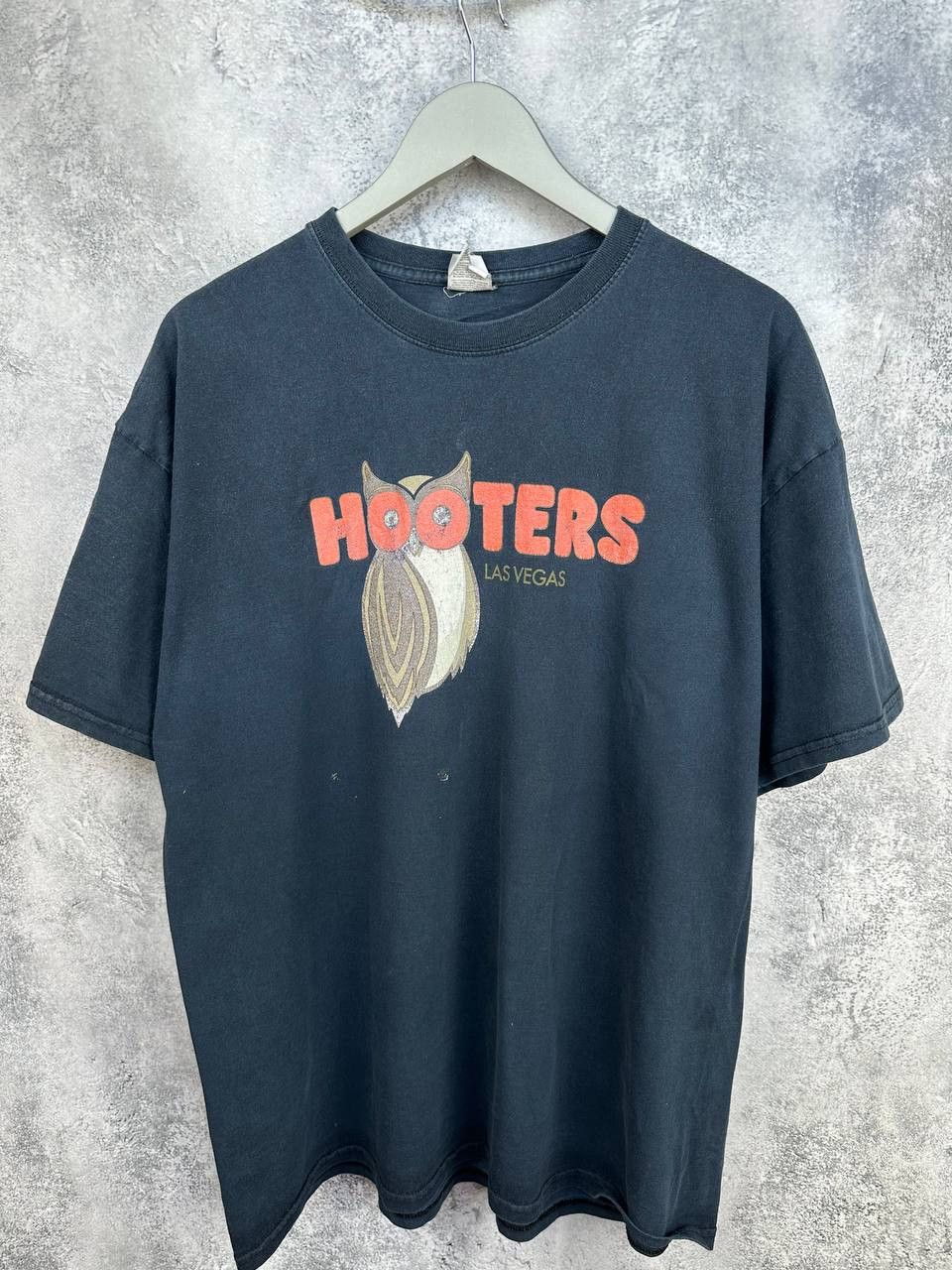 Vintage Hooters Las Vegas Owl T-Shirt Vintage 90s Graphic Tee Size US L / EU 52-54 / 3 - 1 Thumbnail