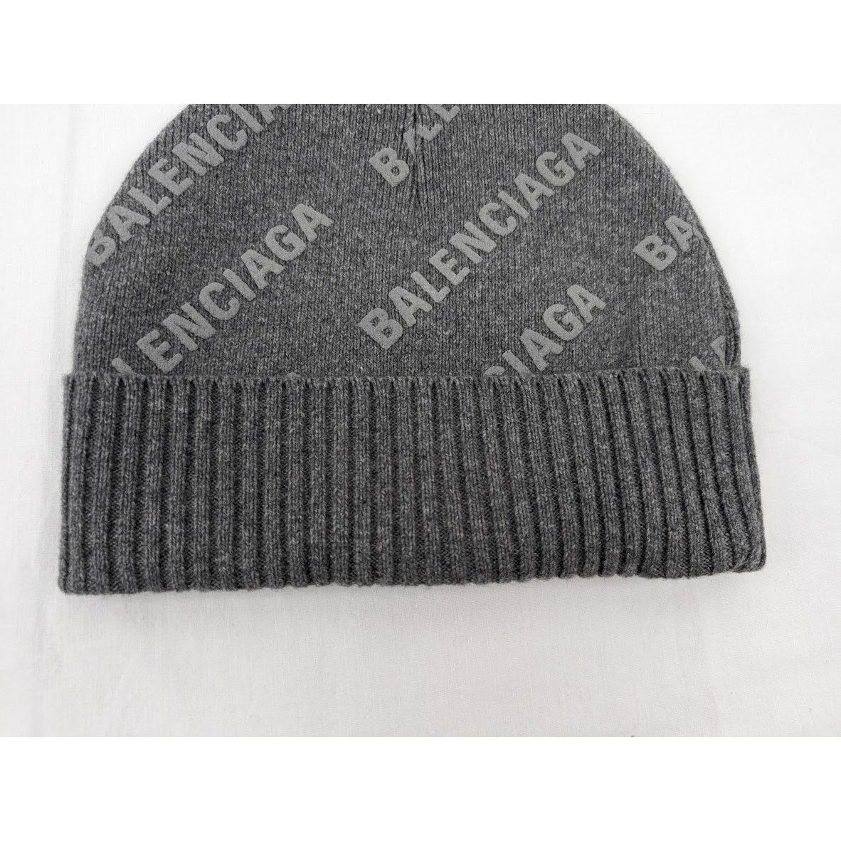 Balenciaga o1rshd1 Q:2/Size:OS/Unisex Cashmere Beanie Cap / Hat in Grey Size ONE SIZE - 9 Thumbnail
