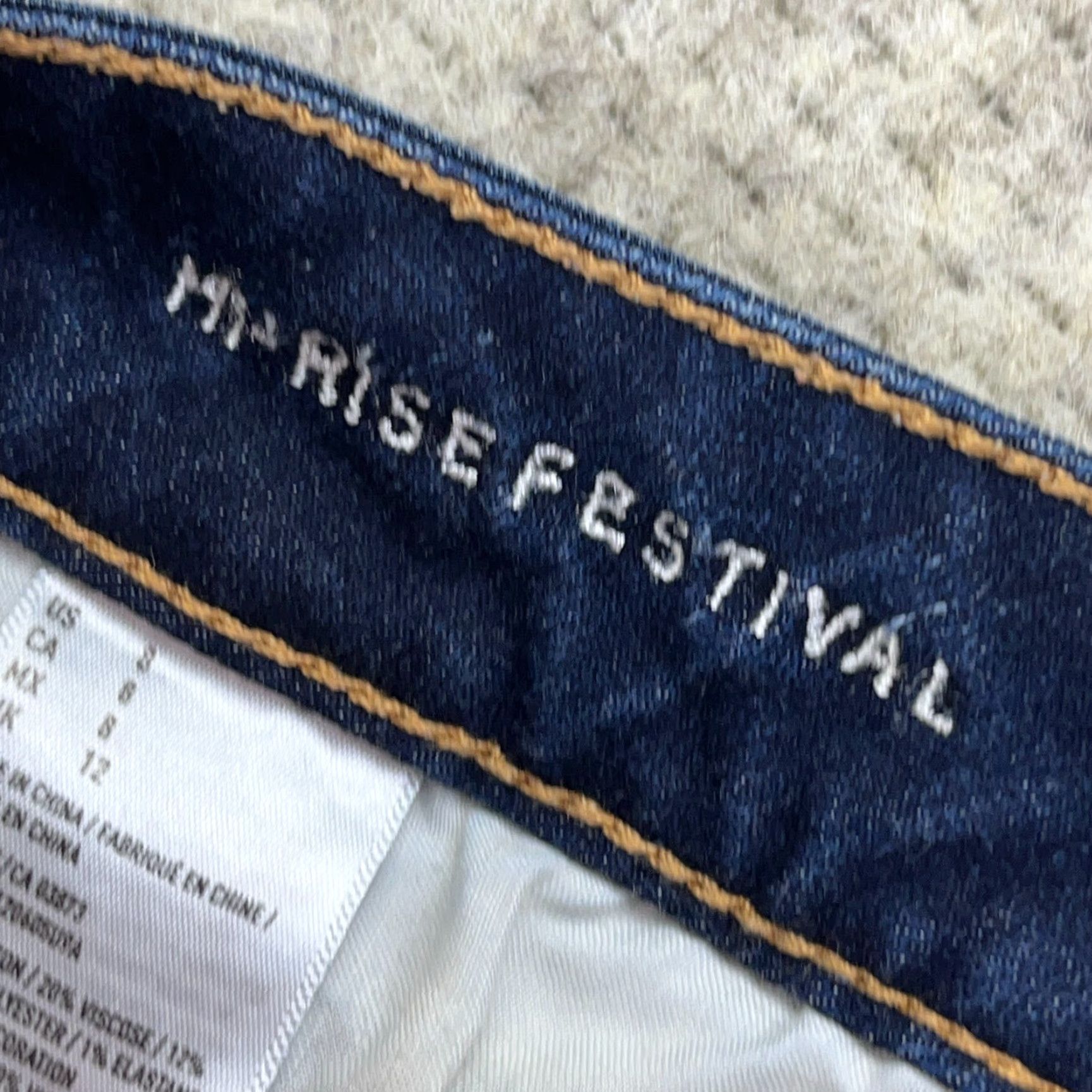 American Eagle Outfitters VINTAGE: No (skip) American Eagle Shorts Women 8 Cut Off Hi Rise Festival Jorts Dark Wash Raw Hem Size 26" / US 2 / IT 38 - 3 Thumbnail