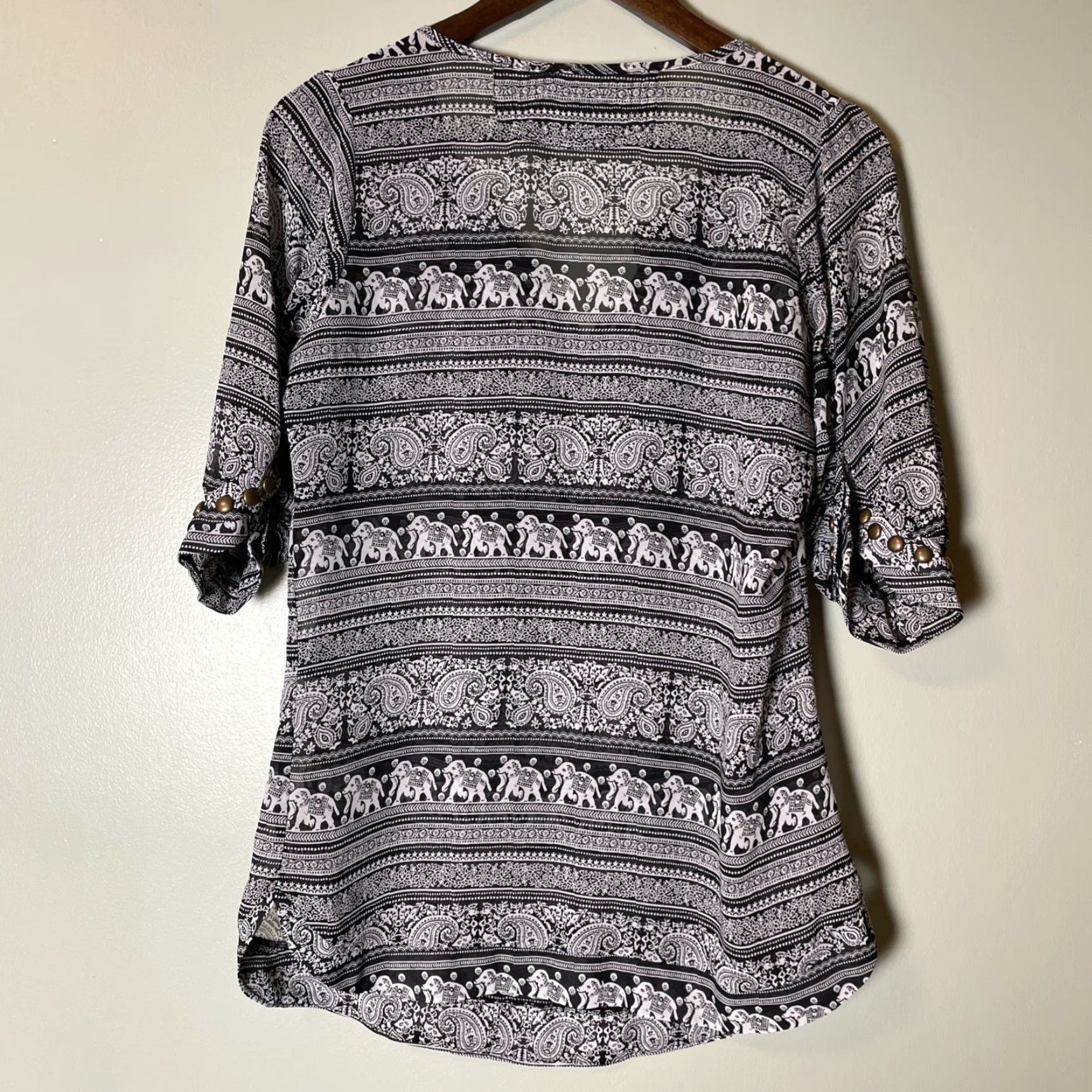Vintage Angie Blouse Top Women’s Size L B&W Paisley Elephant Chiffon Sheer Studded Short Sleeve Casual Party/Cocktail Workwear 90s Designer Angi? Size L / US 10 / IT 46 - 4 Thumbnail