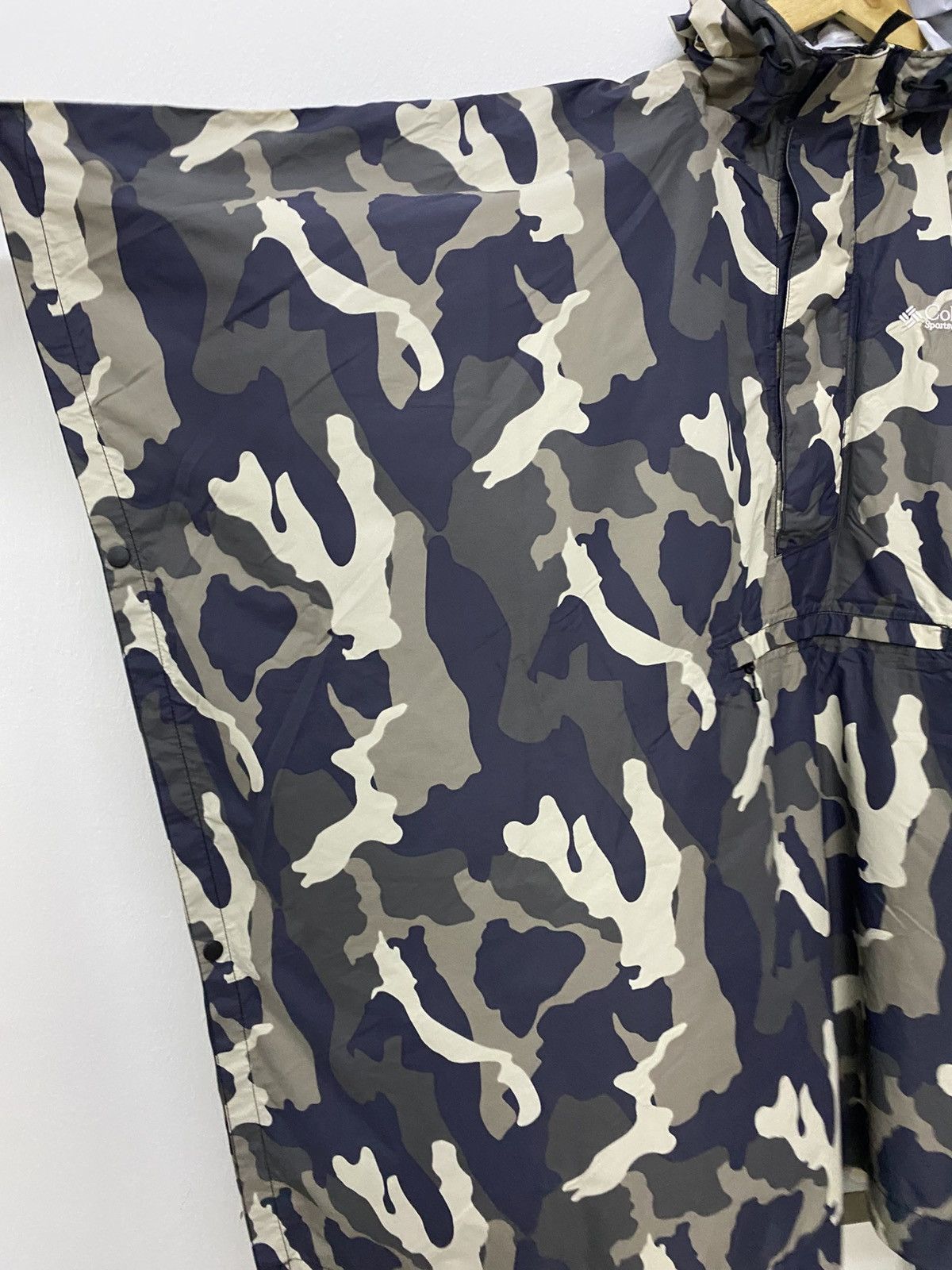Columbia Columbia waterproof camo poncho Size US S / EU 44-46 / 1 - 6 Thumbnail