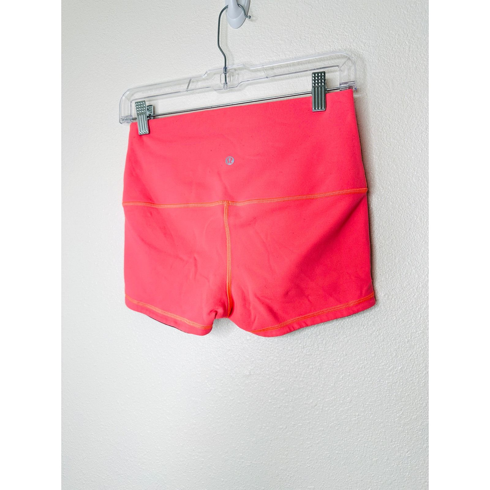 Lululemon Lululemon Peach Reversible Sweat Wicking Boogie Shorts 2 Size 26" / US 2 / IT 38 - 4 Thumbnail
