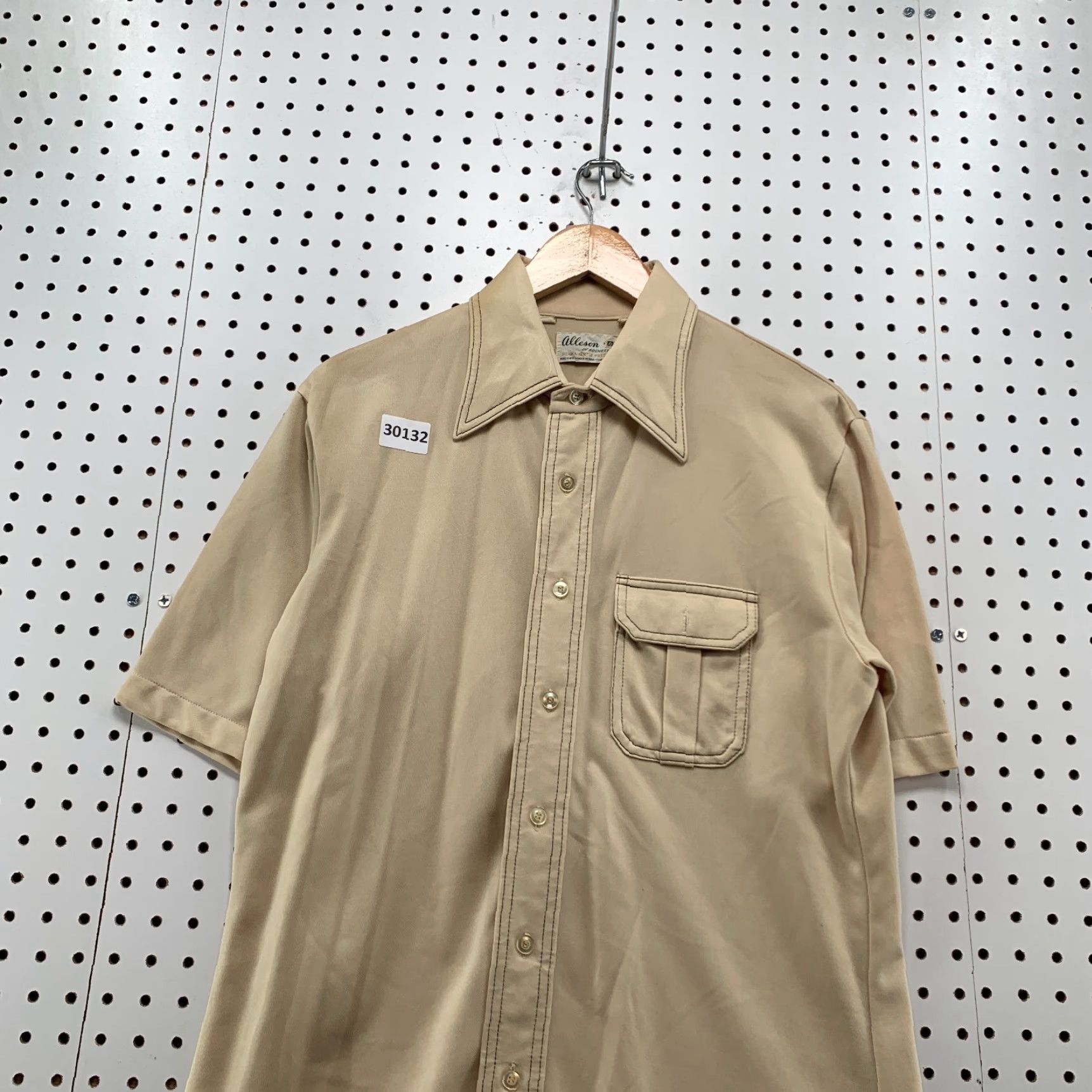 Vintage VINTAGE Alleson Of Rochester Button-Up Shirt Beige Mens Large Short Sleeve Long Pocket 70s 80s Size US L / EU 52-54 / 3 - 5 Thumbnail