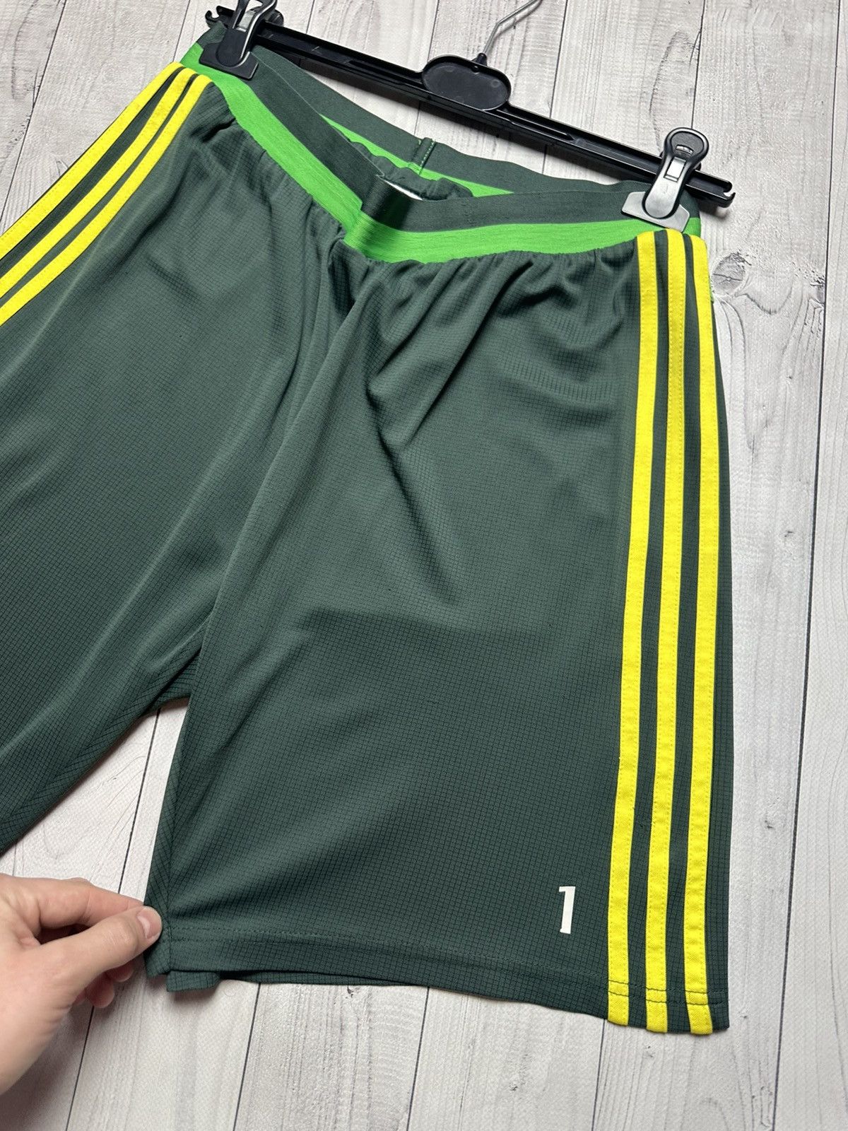 Adidas × Vintage Vintage adidas AC Milan soccer Shorts size L green rare Size US 34 / EU 50 - 3 Thumbnail