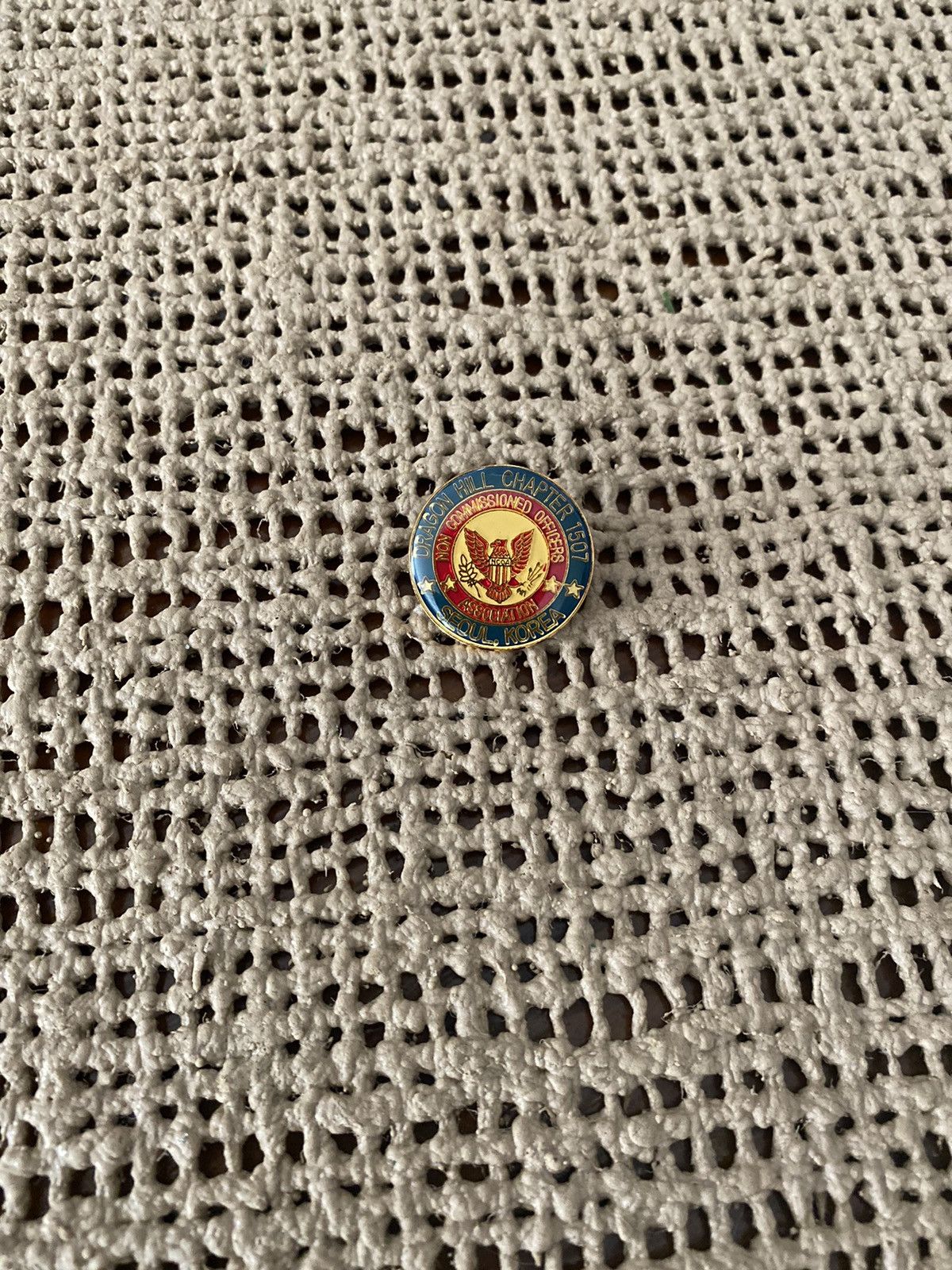 Other NCOA MILITARY DRAGON HILL CHAPTER 1507 SEOUL KOREA LAPEL PIN Size ONE SIZE - 3 Thumbnail