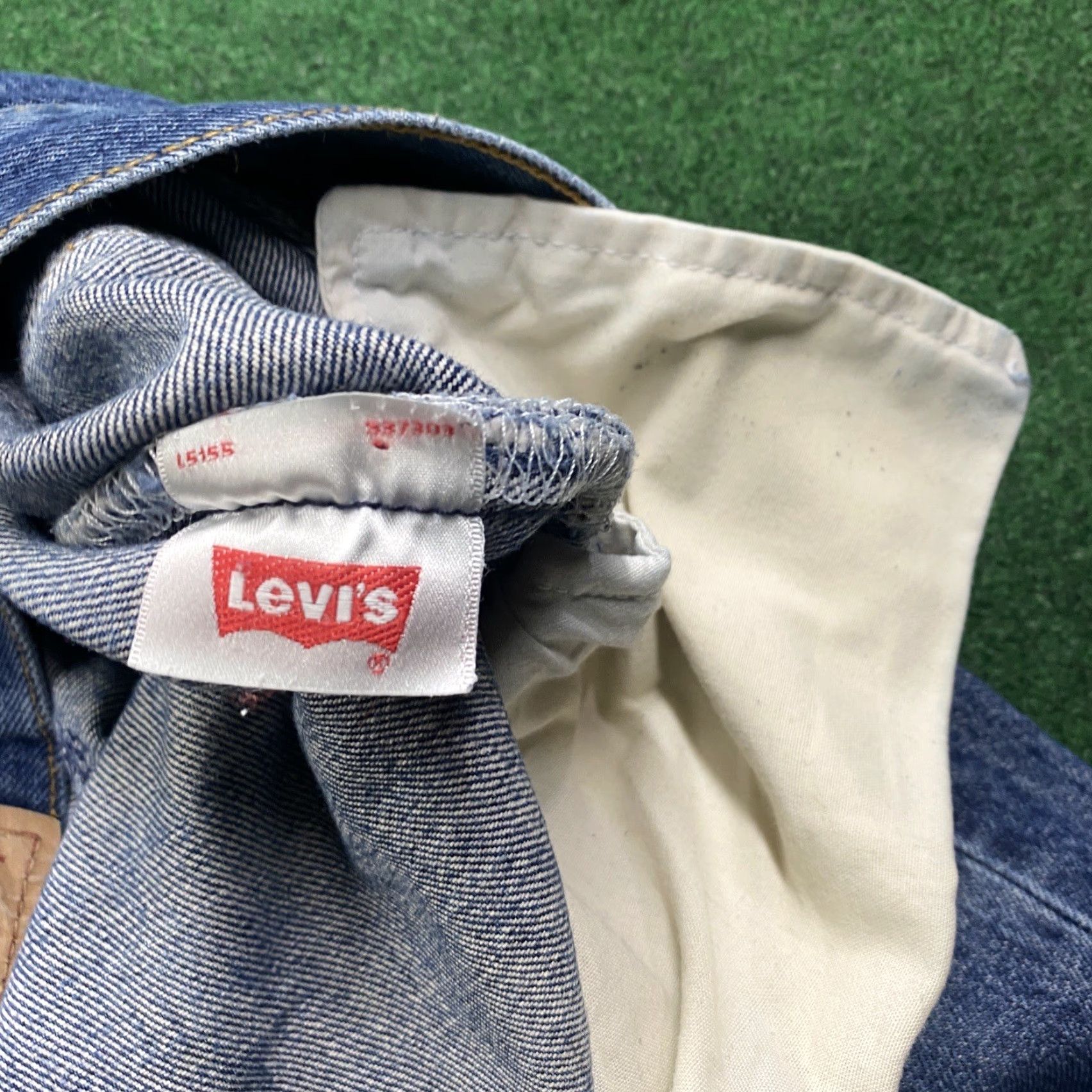 Levi's VINTAGE Levi's 501 Jeans Mens 34 Blue 90S Denim Medium Wash Button Fly Classic Straight 5-Pocket USA Cowboy Western logo blue Mens Regular 34x29 Size US 34 / EU 50 - 6 Thumbnail