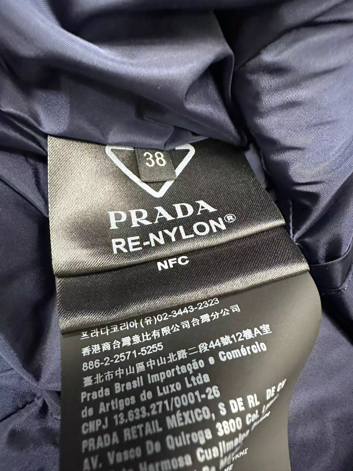 Prada Prada Metal Triangle Logo Puffer Jacket 38 New with Tags Size XS / US 0-2 / IT 36-38 - 3 Thumbnail