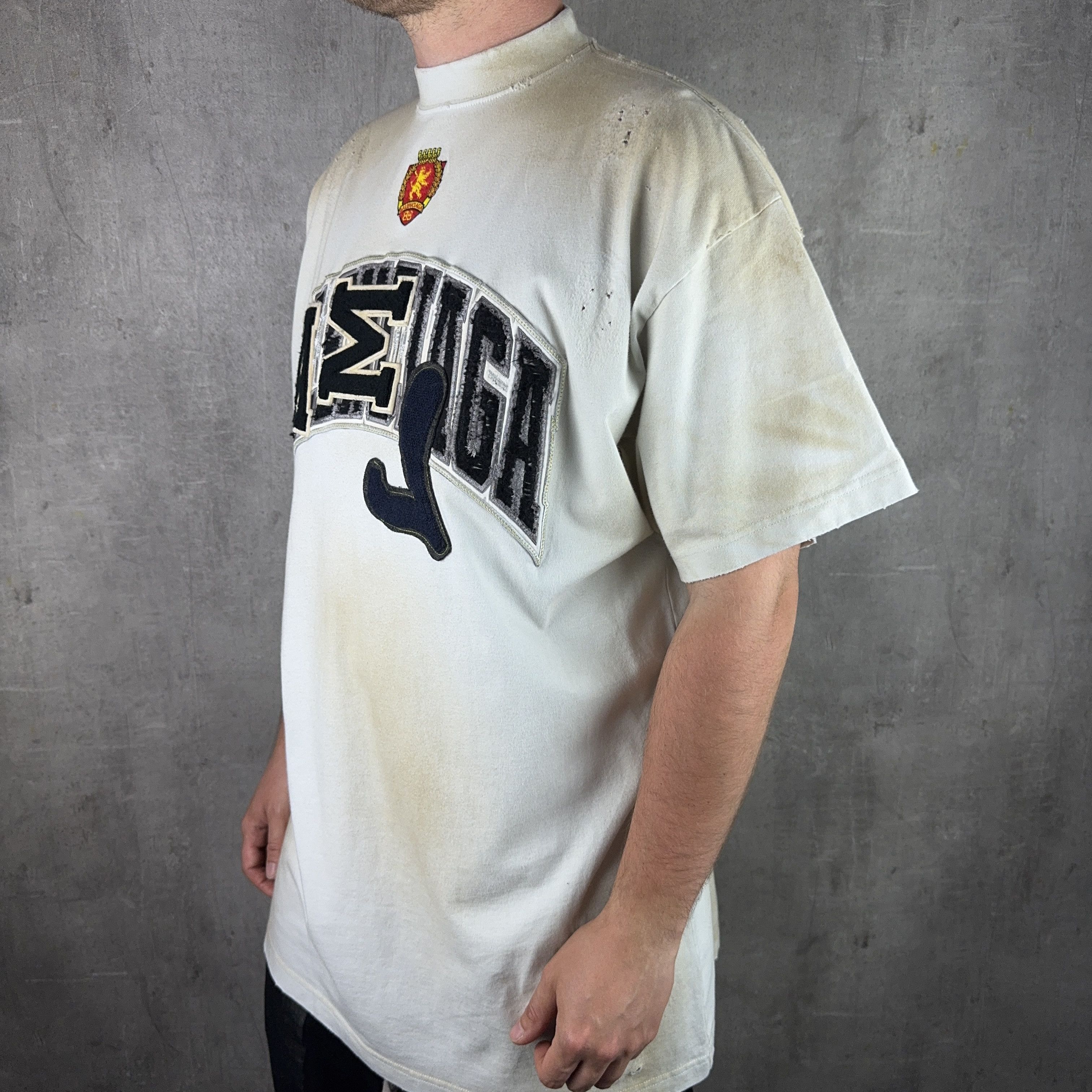 Balenciaga BALENCIAGA Skater Logo Oversized T-Shirt in Dirty White Size US S / EU 44-46 / 1 - 3 Thumbnail