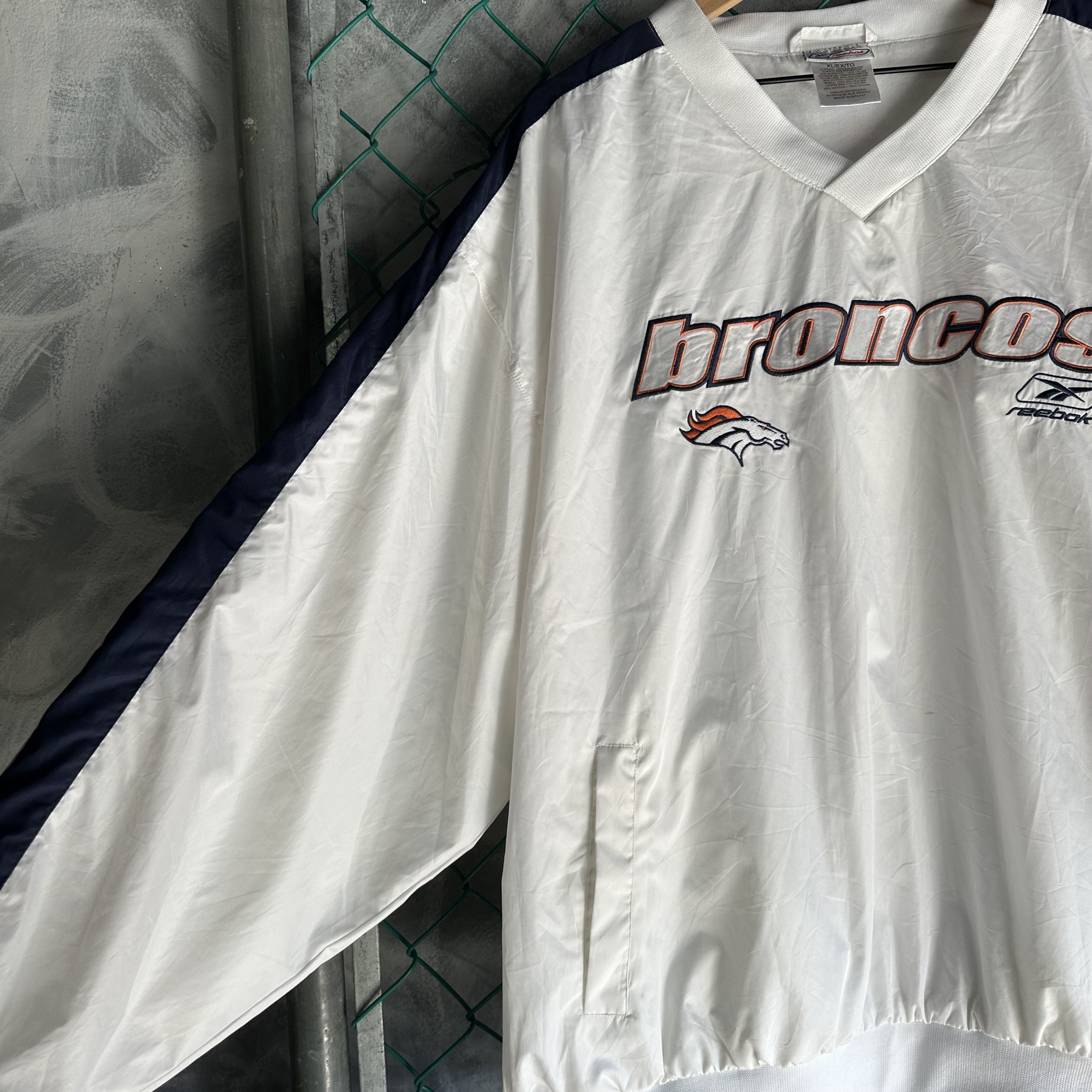 Reebok Vintage Reebok Denver Broncos Pullover Jacket Windbreaker Size US XL / EU 56 / 4 - 4 Thumbnail